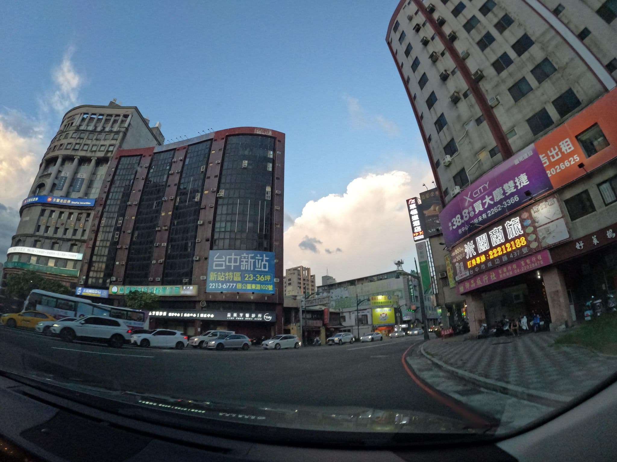 Street view near 五權賓館, Taichung — © littlebtc (CC BY-SA · Mapillary)