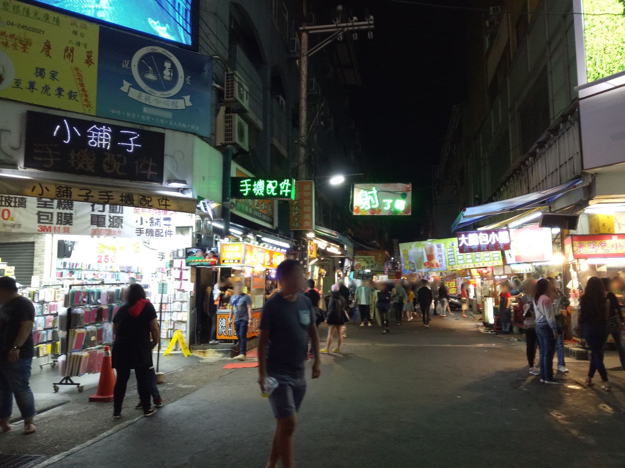 Street view near 逢甲新宿, Taichung — © qfur (CC BY-SA · Mapillary)