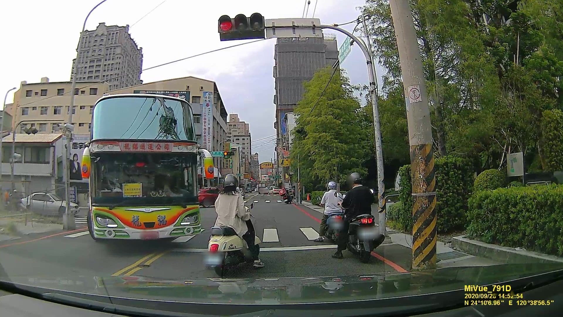 Street view near Talmud Hotel, Taichung — © littlebtc (CC BY-SA · Mapillary)
