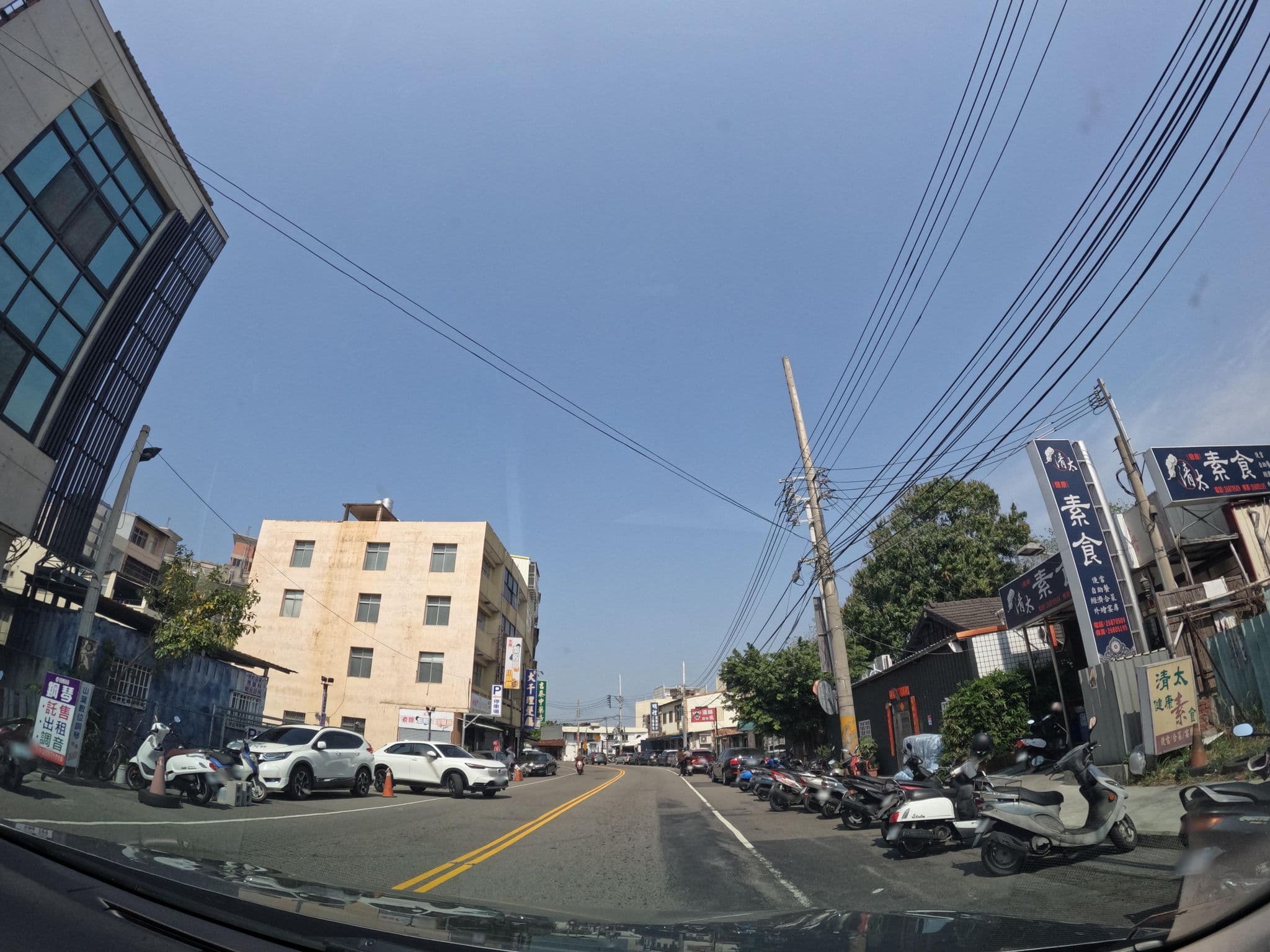 Street view near 東光旅社, Xizhou — © littlebtc (CC BY-SA · Mapillary)
