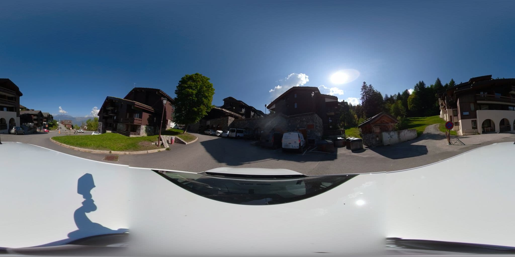 Street view near La Sapinière, Aigueblanche — © serfim_cit_y (CC BY-SA · Mapillary)