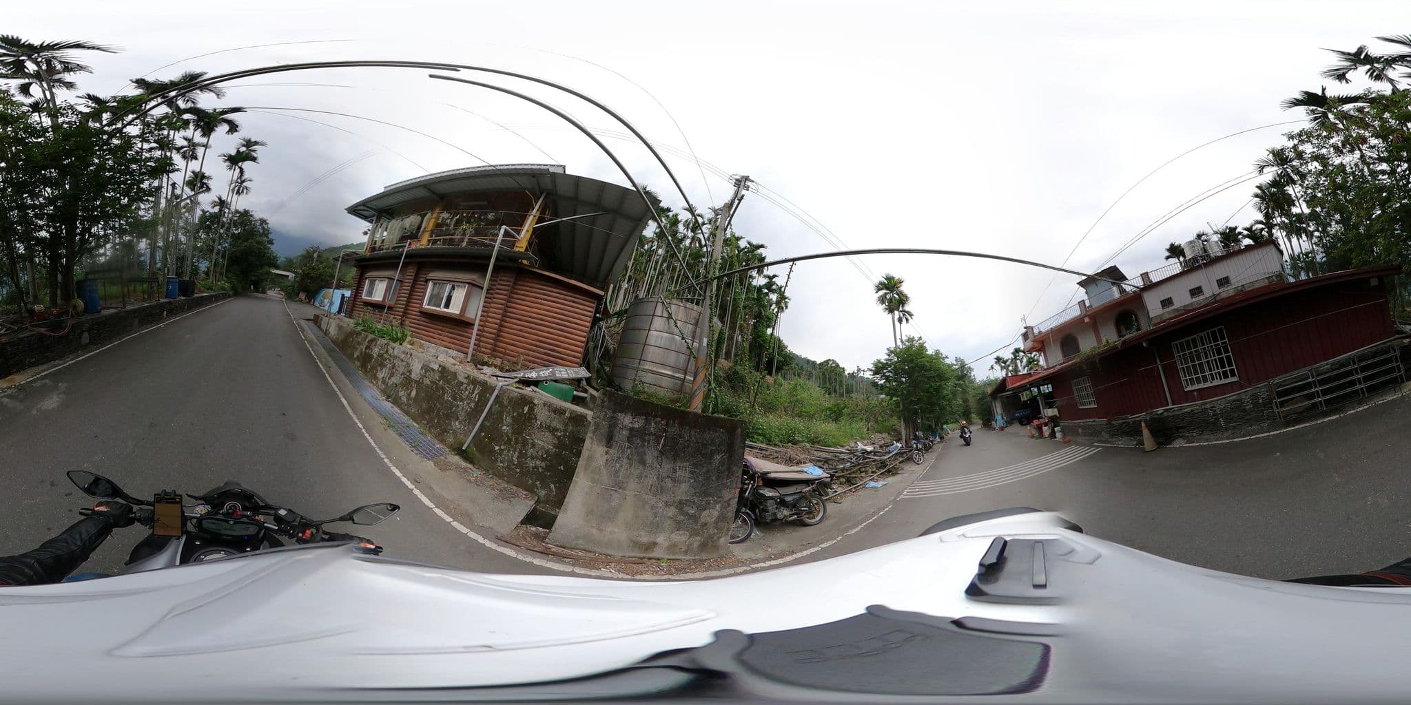 Street view near 双龙客栈, Lugu — © komali2 (CC BY-SA · Mapillary)