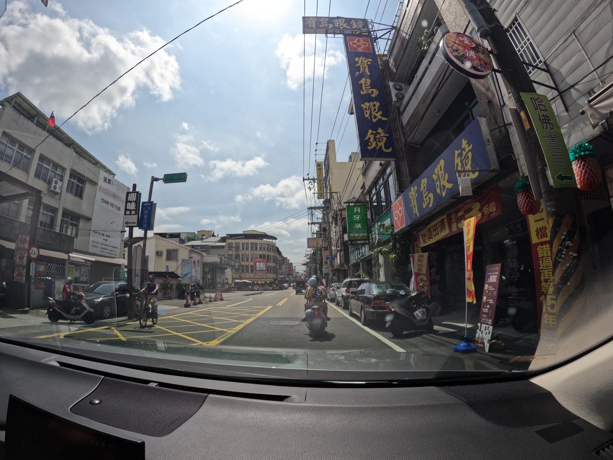 Street view near 東山旅社, Xizhou — © littlebtc (CC BY-SA · Mapillary)