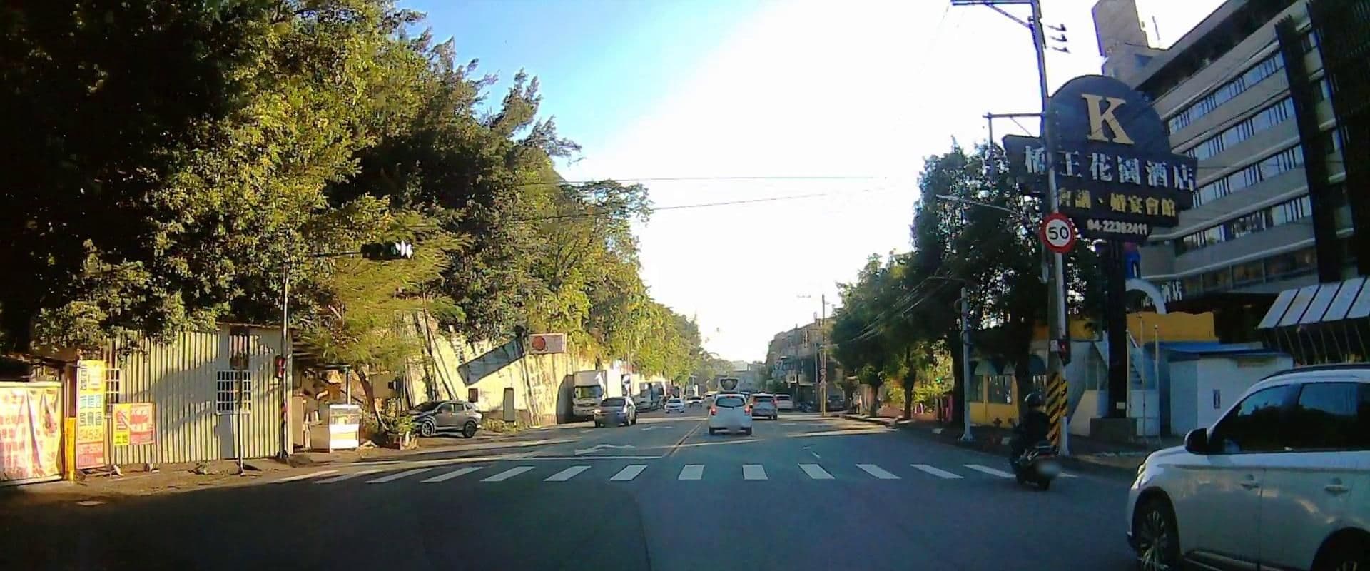 Street view near 天星大飯店, Taichung — © pty11111 (CC BY-SA · Mapillary)