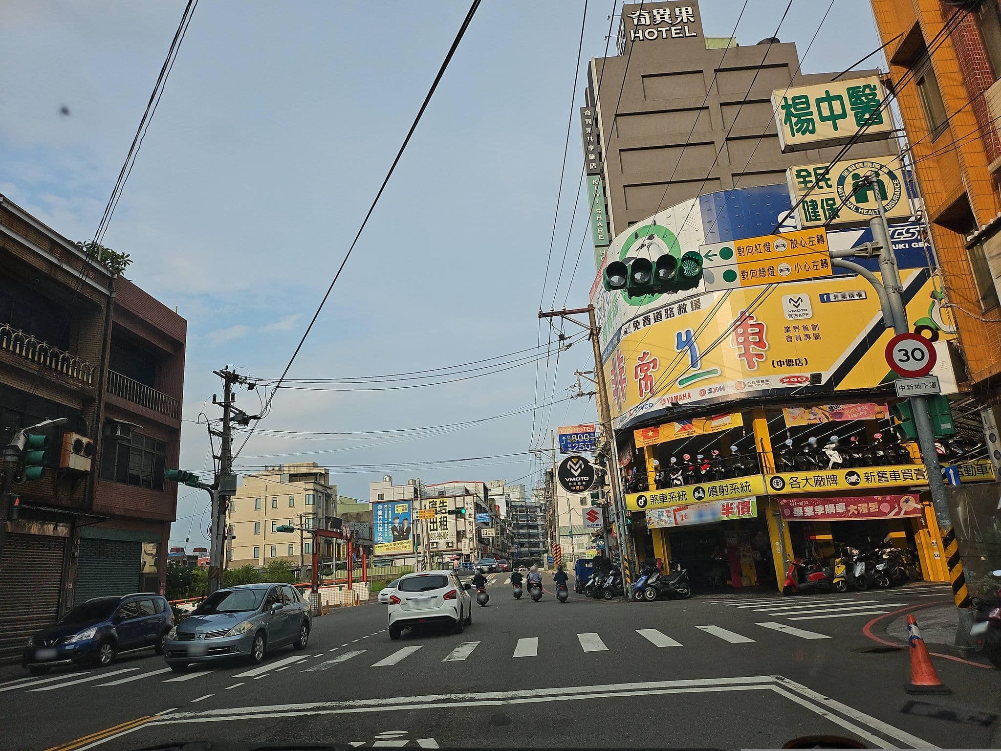 Street view near Kiwi Share Hotel Zhongli, Neili — © lksdub (CC BY-SA · Mapillary)