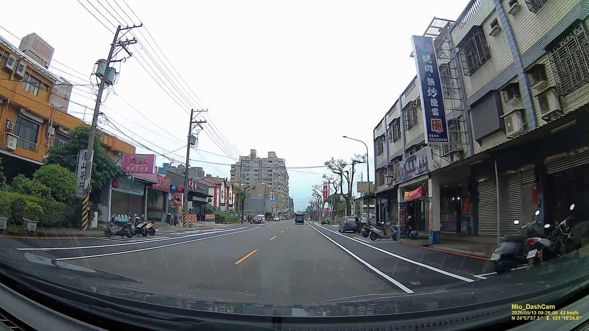 Street view near 松雨汽車旅館, Taoyuan — © hcyen (CC BY-SA · Mapillary)