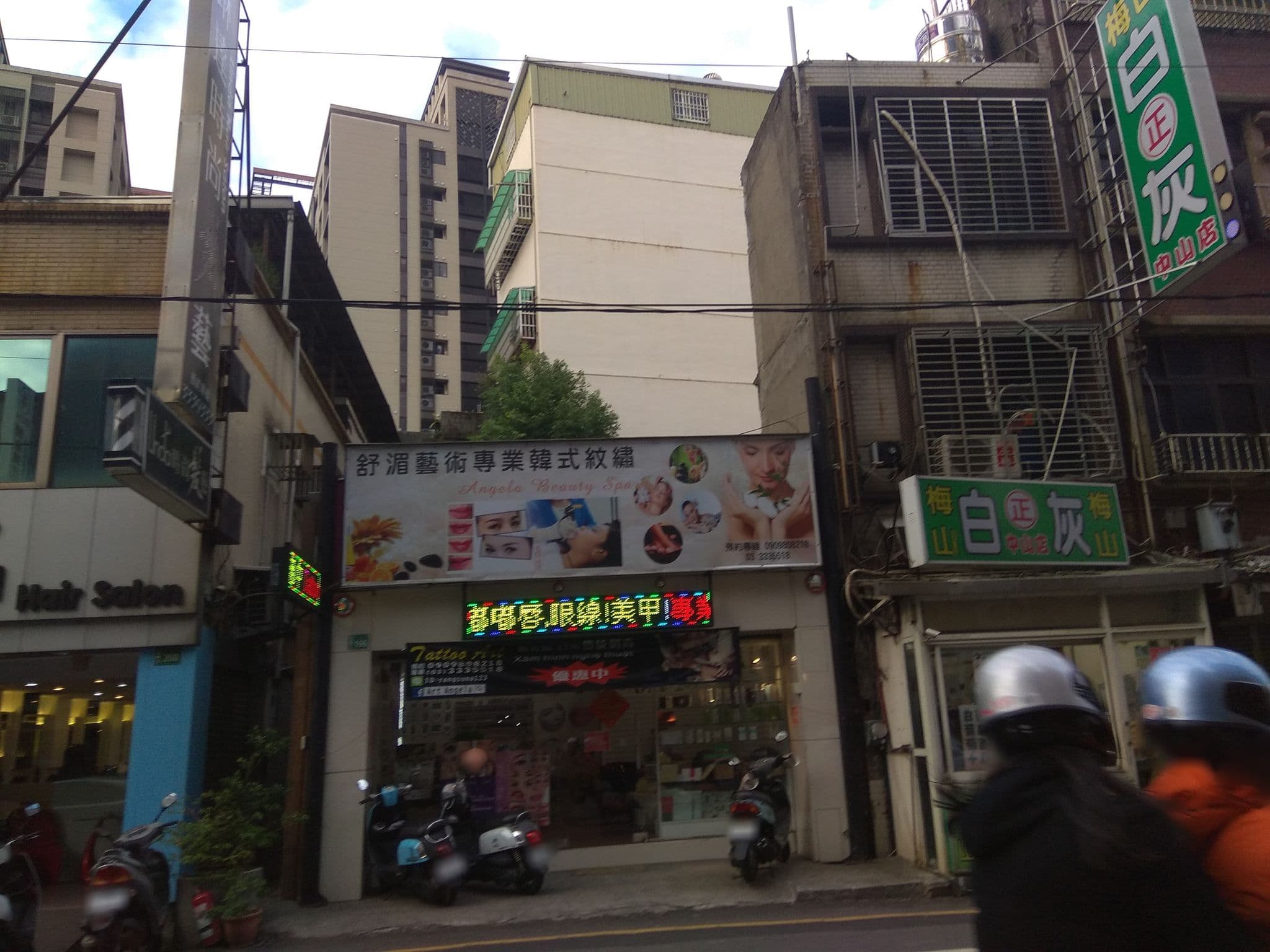 Street view near 華納HOTEL, Taoyuan — © abcdeee (CC BY-SA · Mapillary)