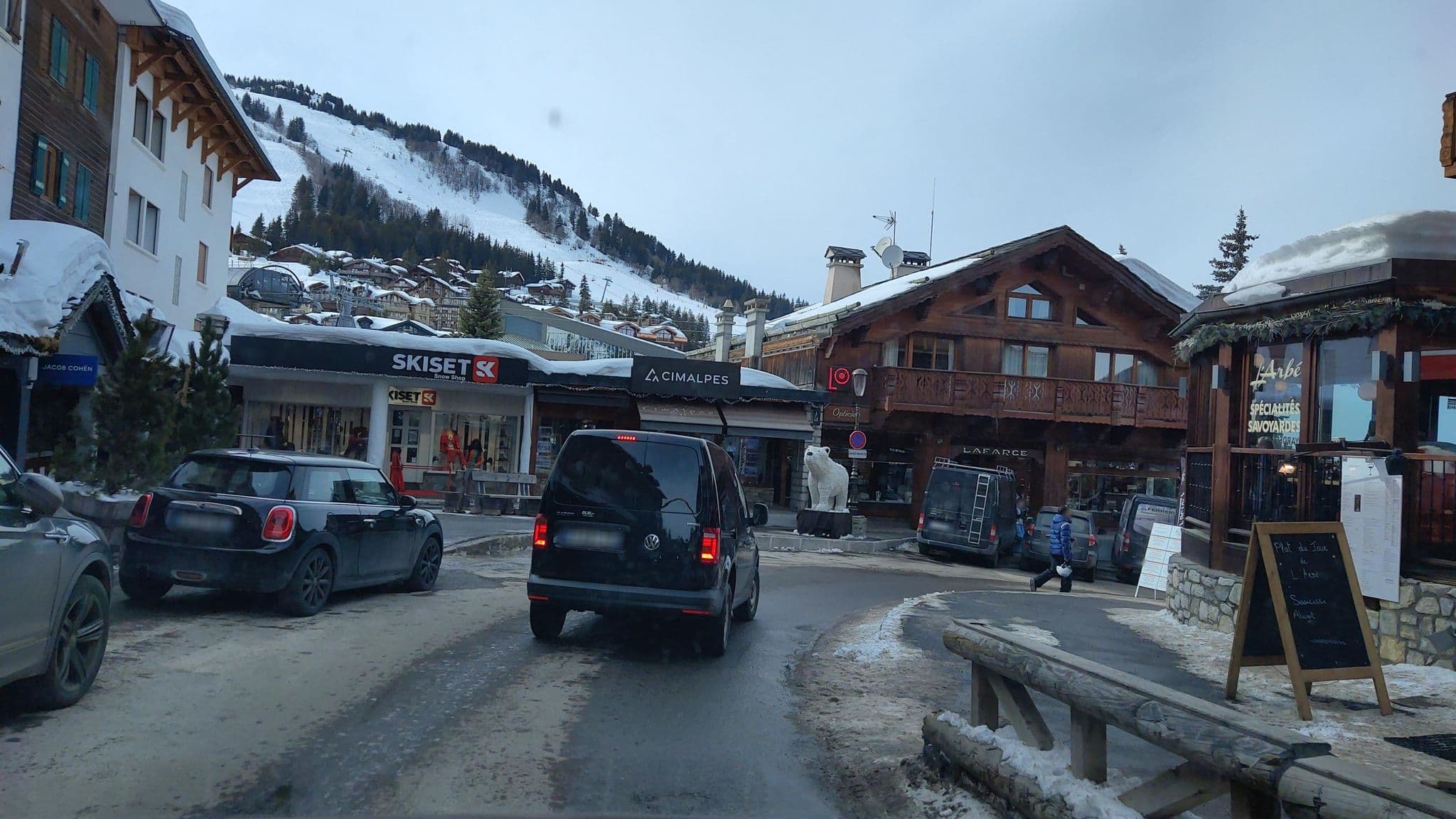 Street view near Les Monts Charvin, Courchevel — © MatthieuF4FNE (CC BY-SA · Mapillary)