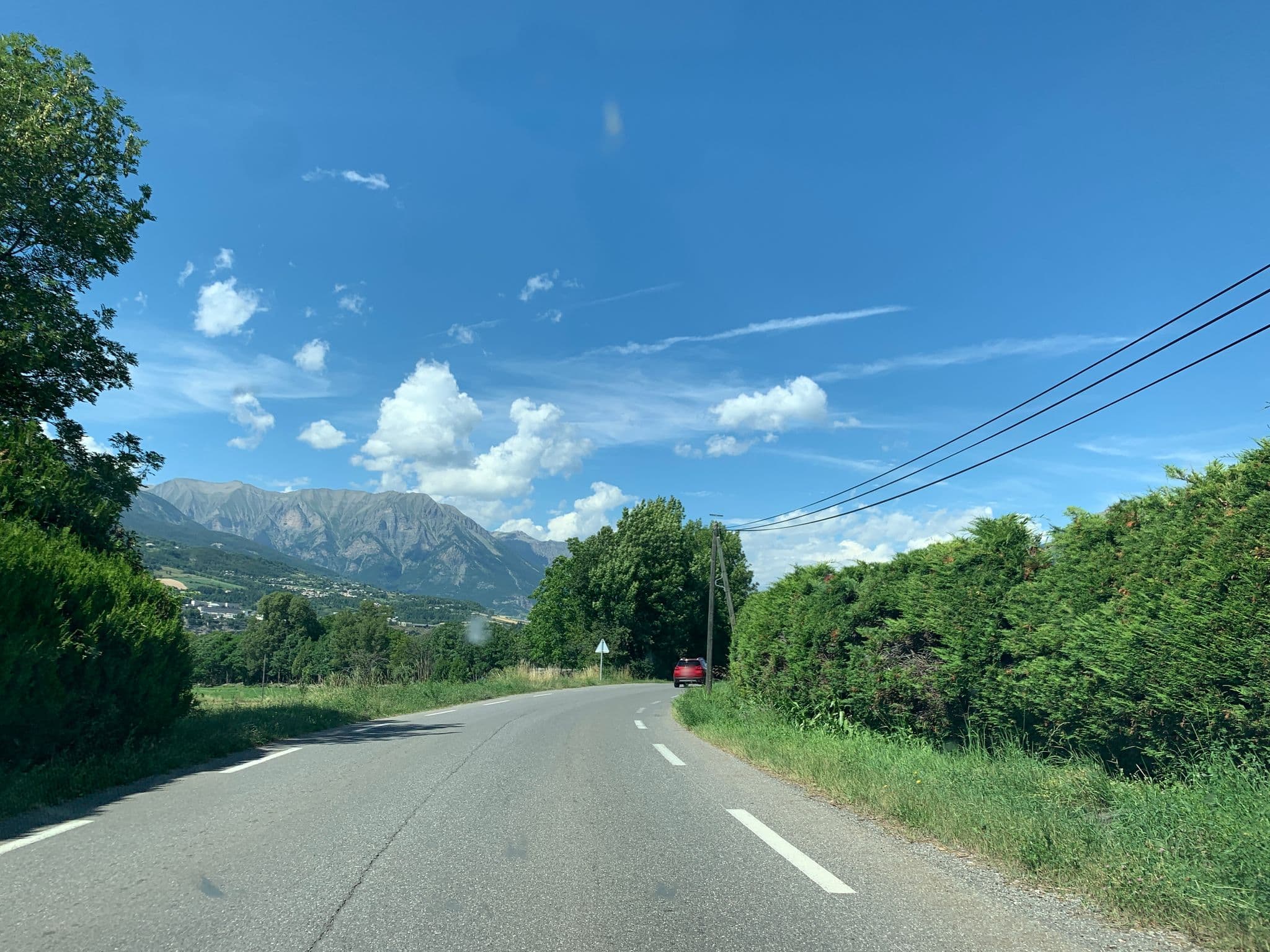 Street view near Les Esparons, Embrun — © thepriben (CC BY-SA · Mapillary)