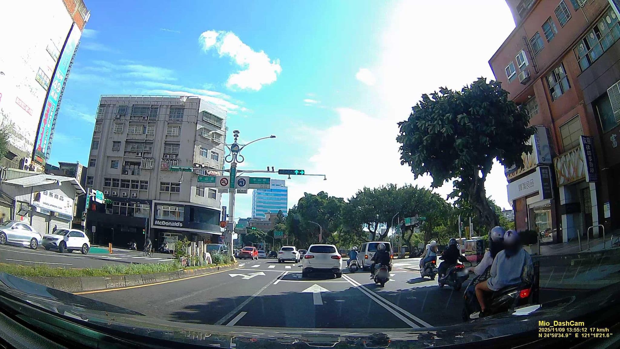 Street view near 桃鄉企業, Taoyuan — © hcyen (CC BY-SA · Mapillary)