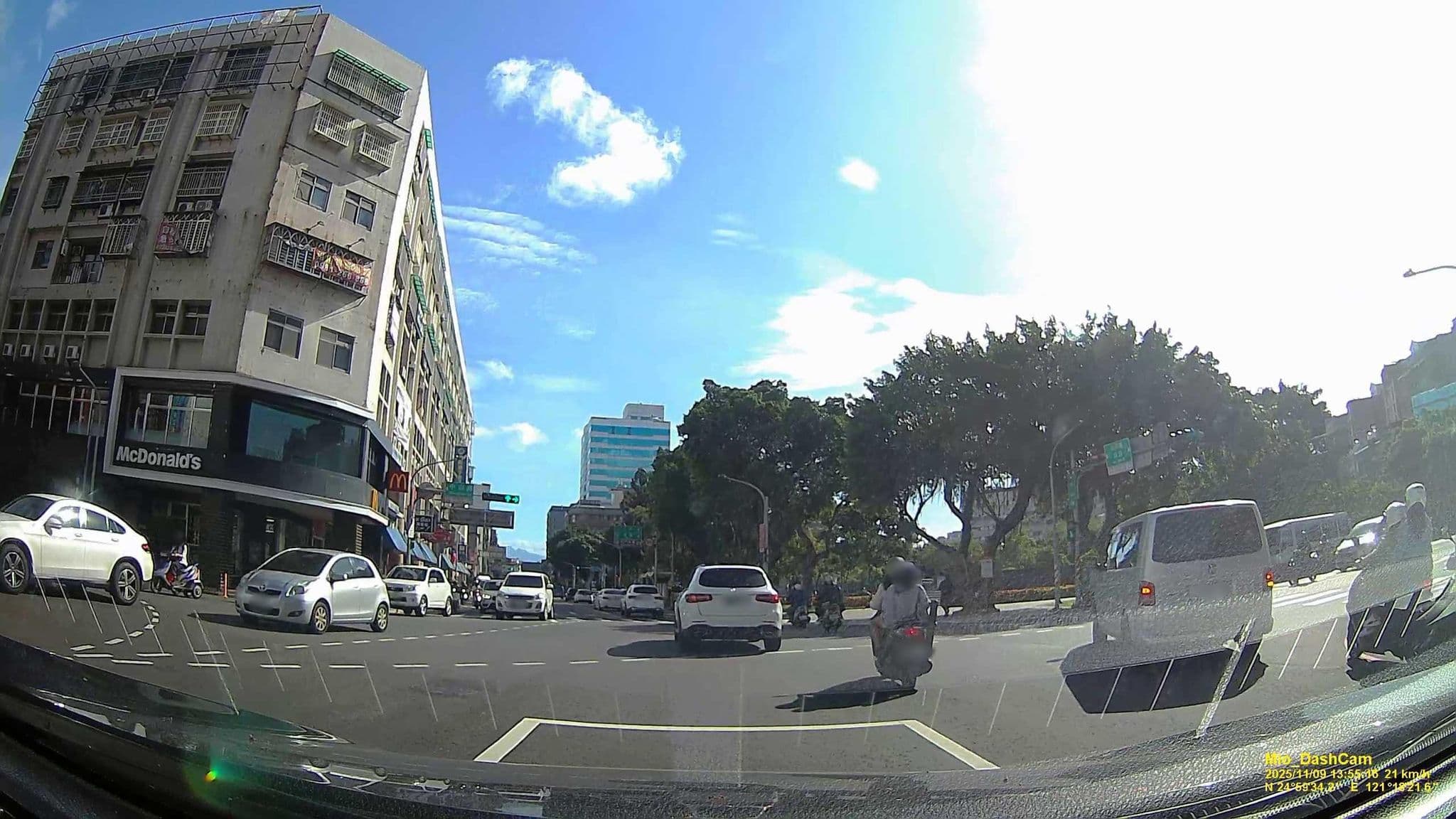 Street view near 桃鄉賓館, Taoyuan — © hcyen (CC BY-SA · Mapillary)