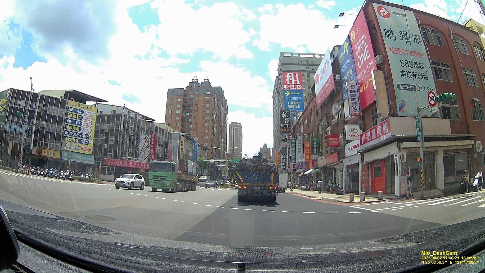 Street view near 比佛利motel, Taoyuan — © hcyen (CC BY-SA · Mapillary)