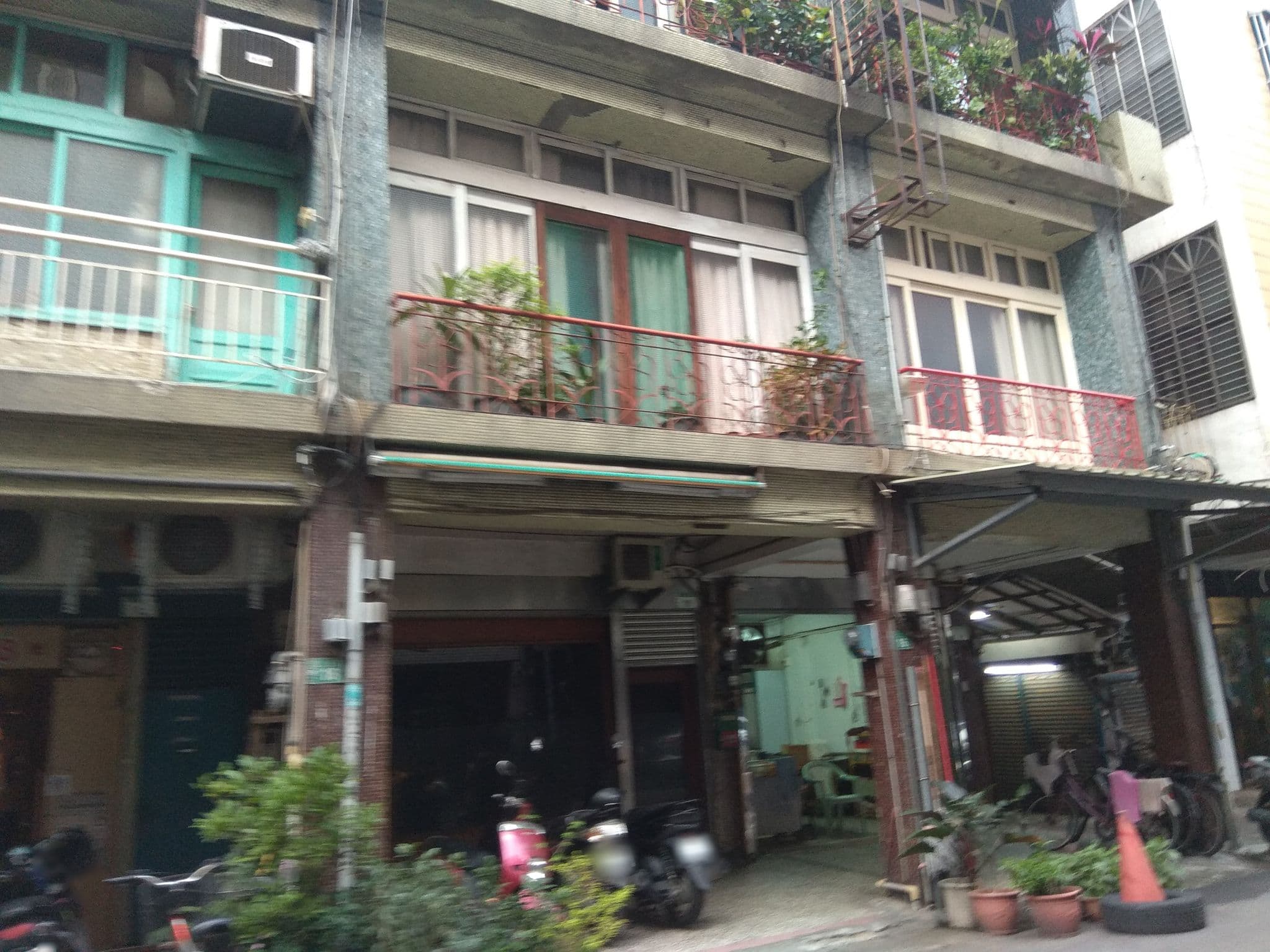 Street view near 大爵商務飯店 Majesty Hotel, Taoyuan — © abcdeee (CC BY-SA · Mapillary)