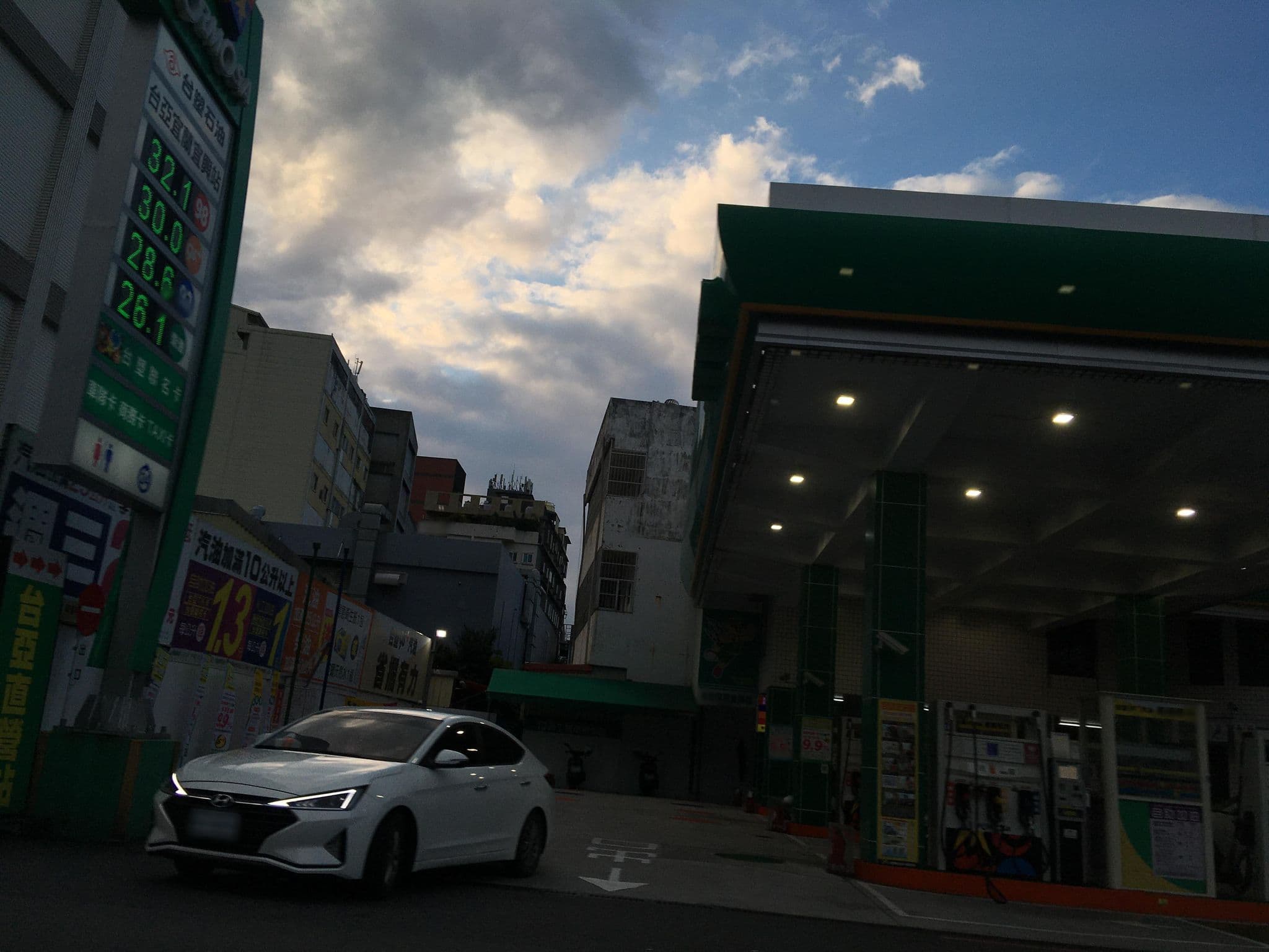 Street view near 夜市橙堡渡假旅館 N. Castle Hotel, Yilan — © ChenJJ (CC BY-SA · Mapillary)