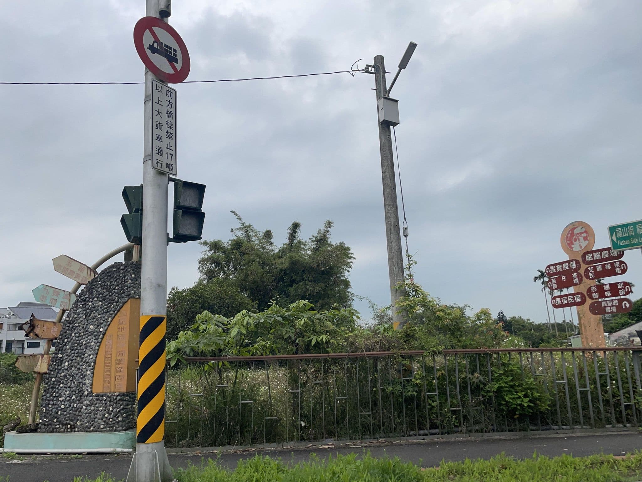Street view near 眠腦教育休閒農場, Yilan — © ChenJJ (CC BY-SA · Mapillary)