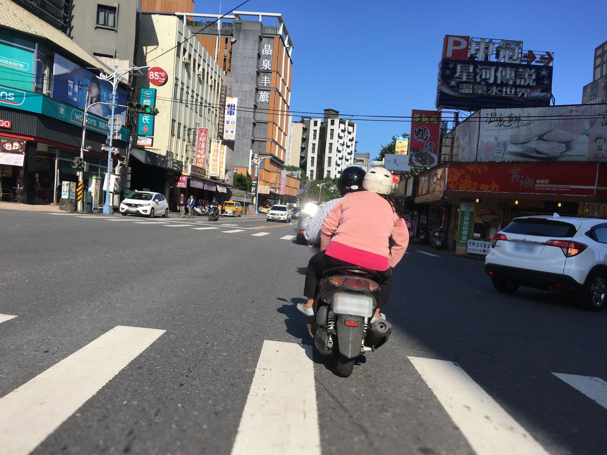 Street view near 泉鄉風華, Yilan — © ChenJJ (CC BY-SA · Mapillary)