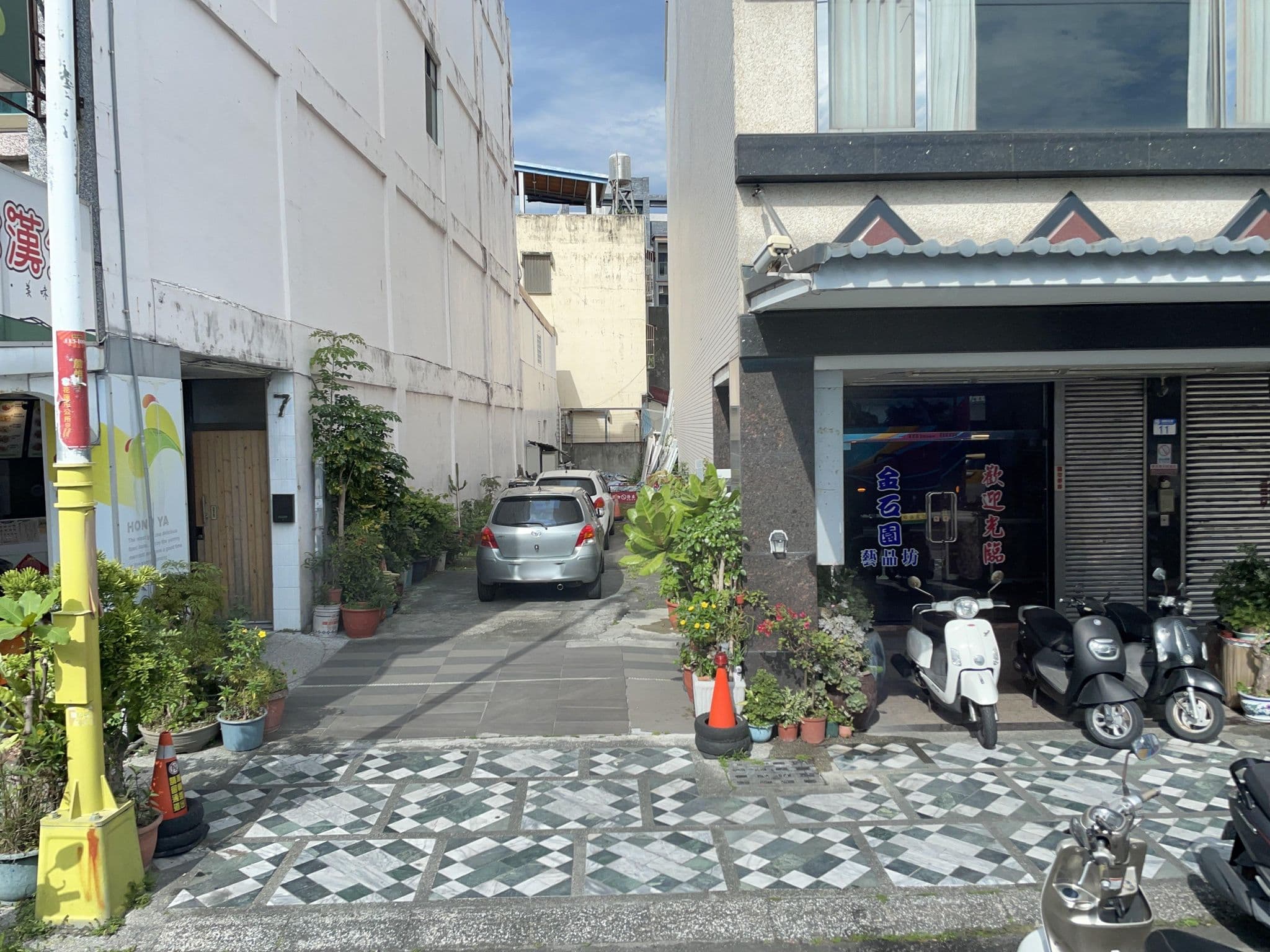 Street view near 那魯灣旅店 Naluwan Hotel, Hualien City — © ChenJJ (CC BY-SA · Mapillary)