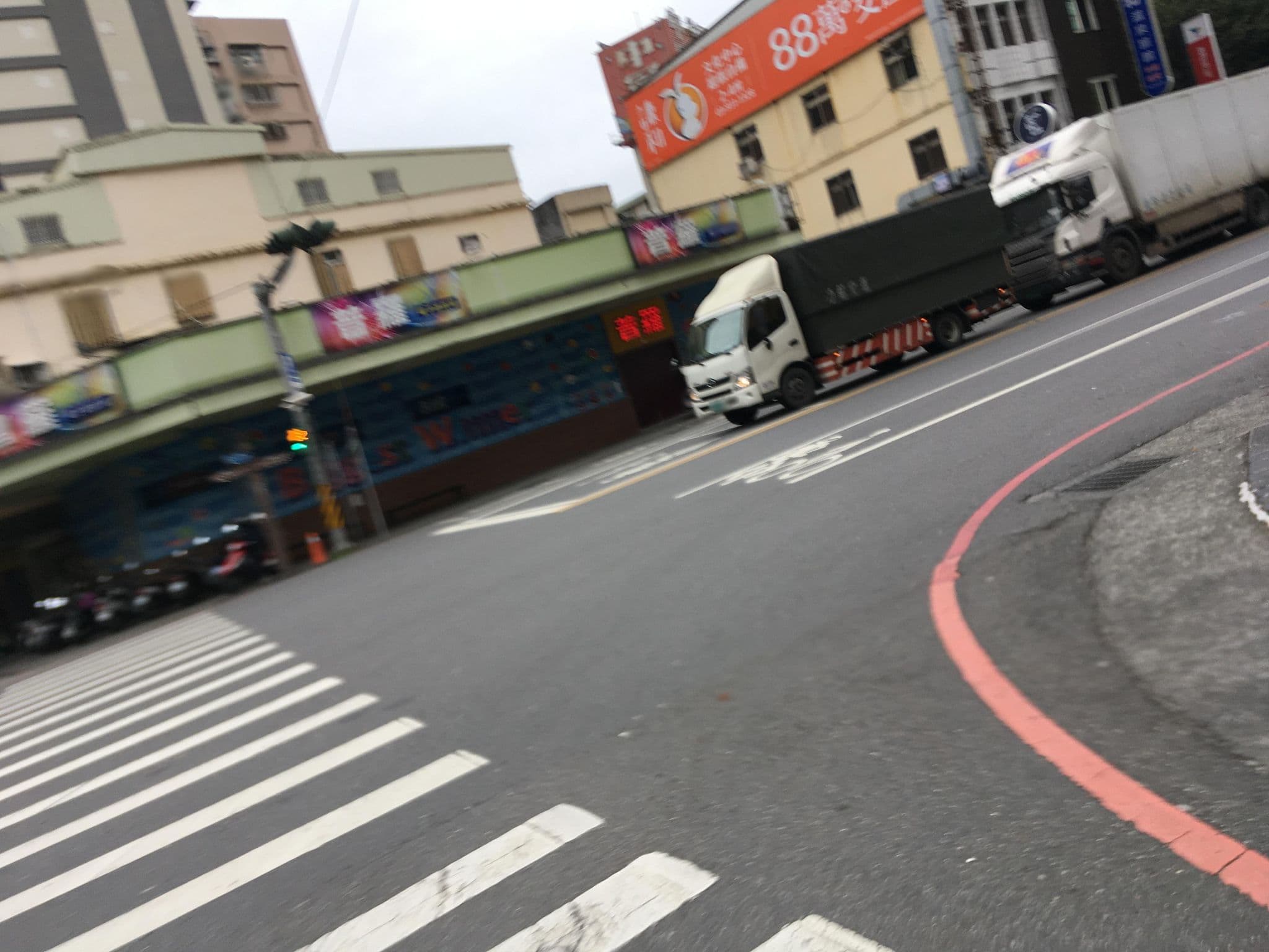 Street view near 帝王行旅, Yilan — © ChenJJ (CC BY-SA · Mapillary)