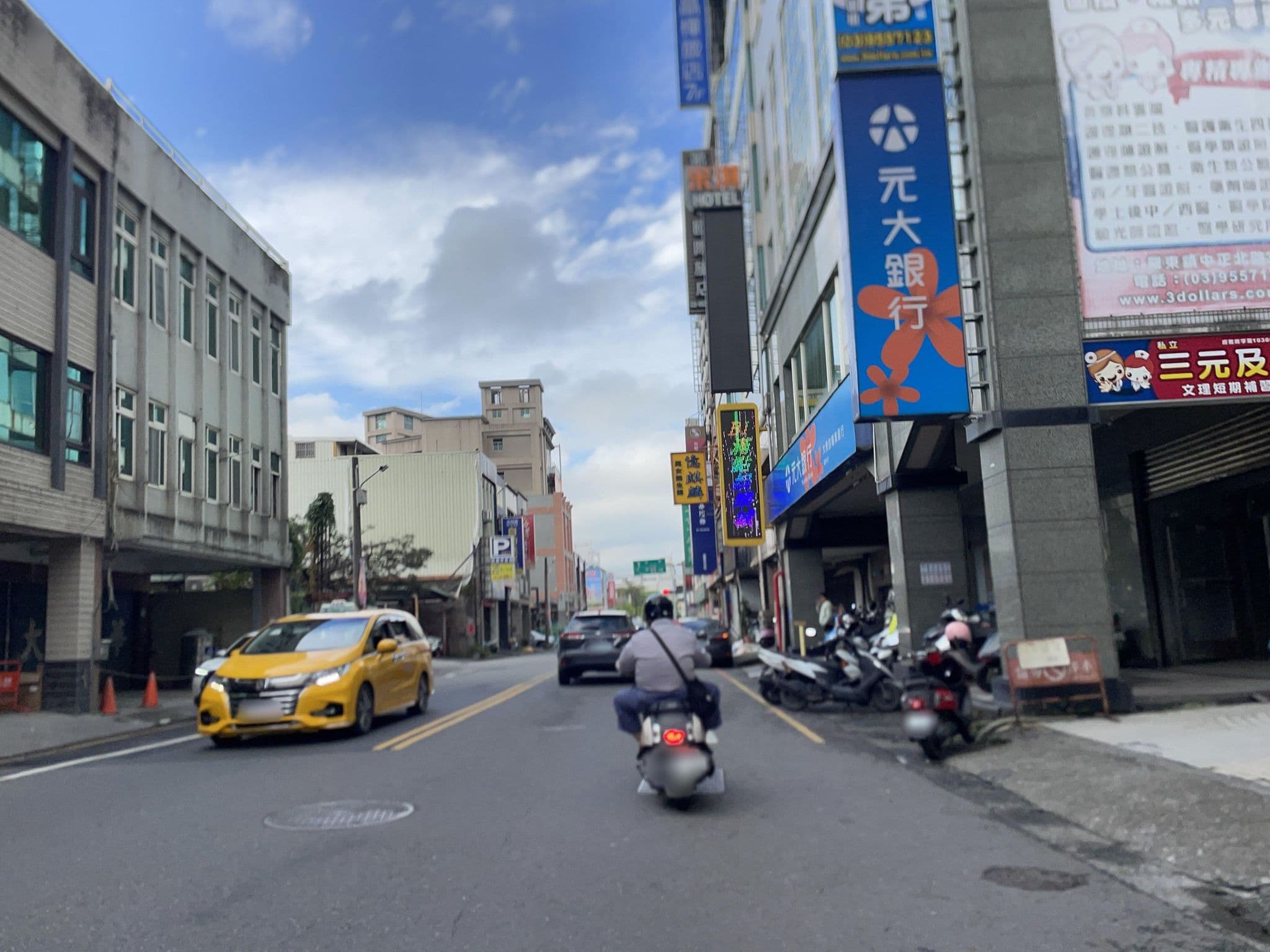 Street view near 同榮大旅社, Yilan — © ChenJJ (CC BY-SA · Mapillary)