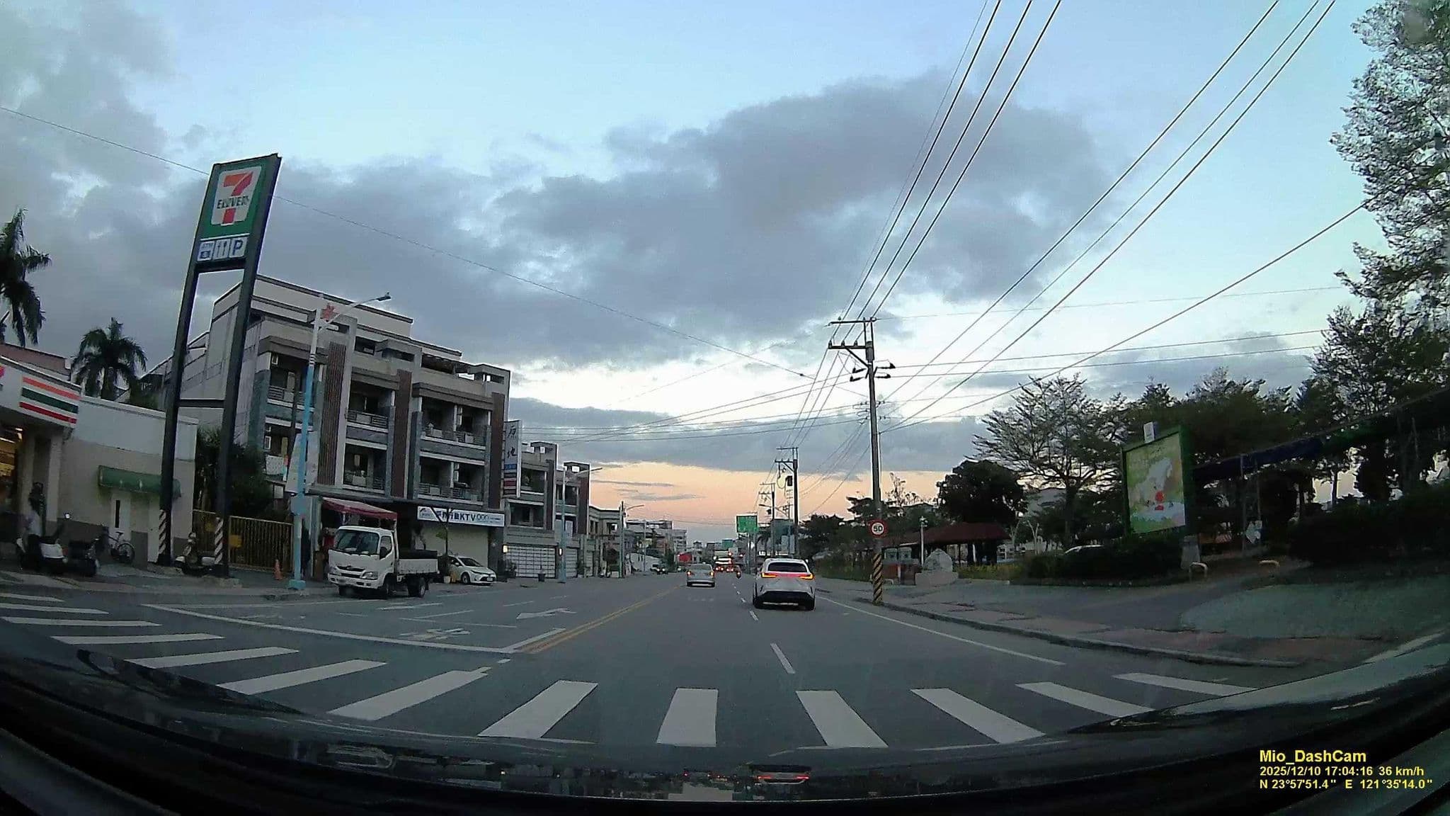 Street view near 原地民宿 (Enduring Land), Hualien City — © hcyen (CC BY-SA · Mapillary)