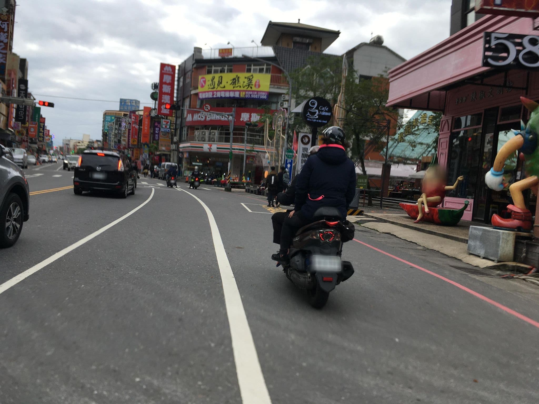 Street view near Prince Hotel 太子行旅, Yilan — © ChenJJ (CC BY-SA · Mapillary)
