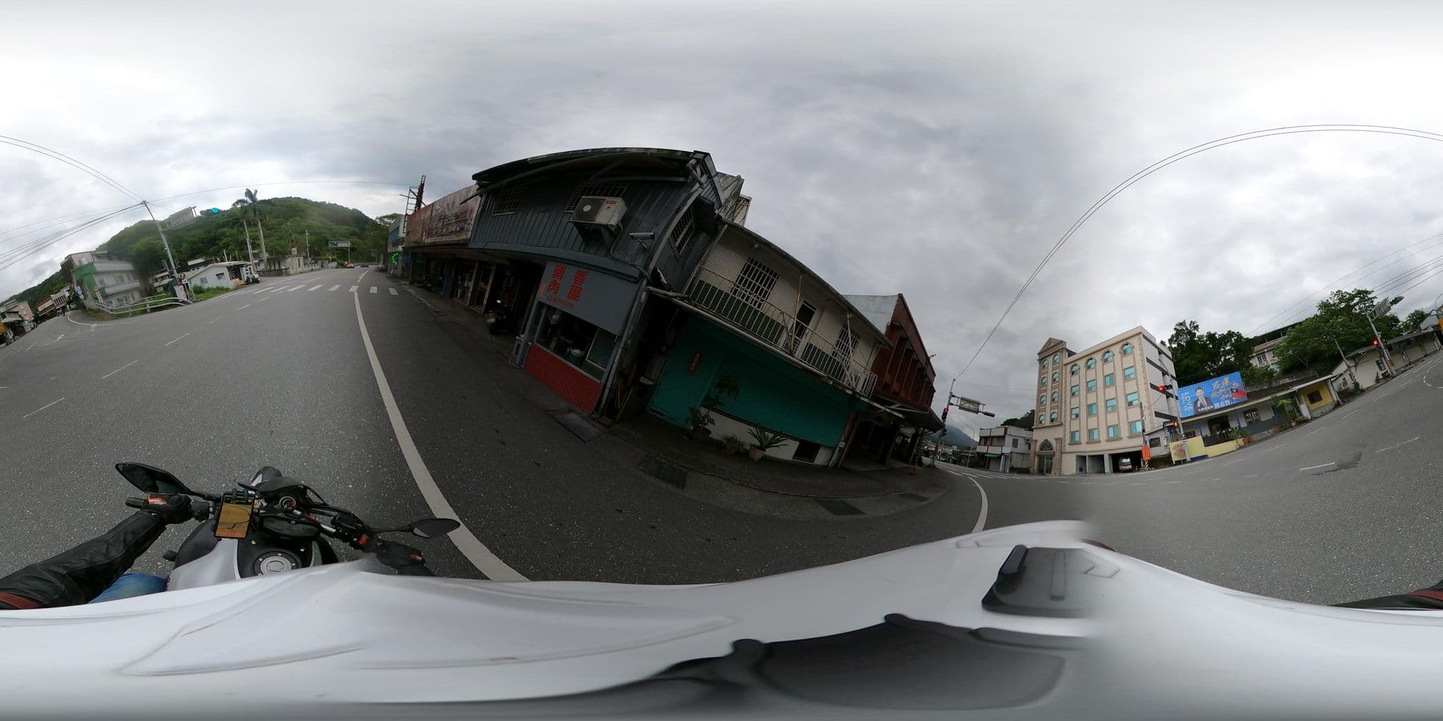 Street view near 國賓大旅社, Hualien City — © komali2 (CC BY-SA · Mapillary)