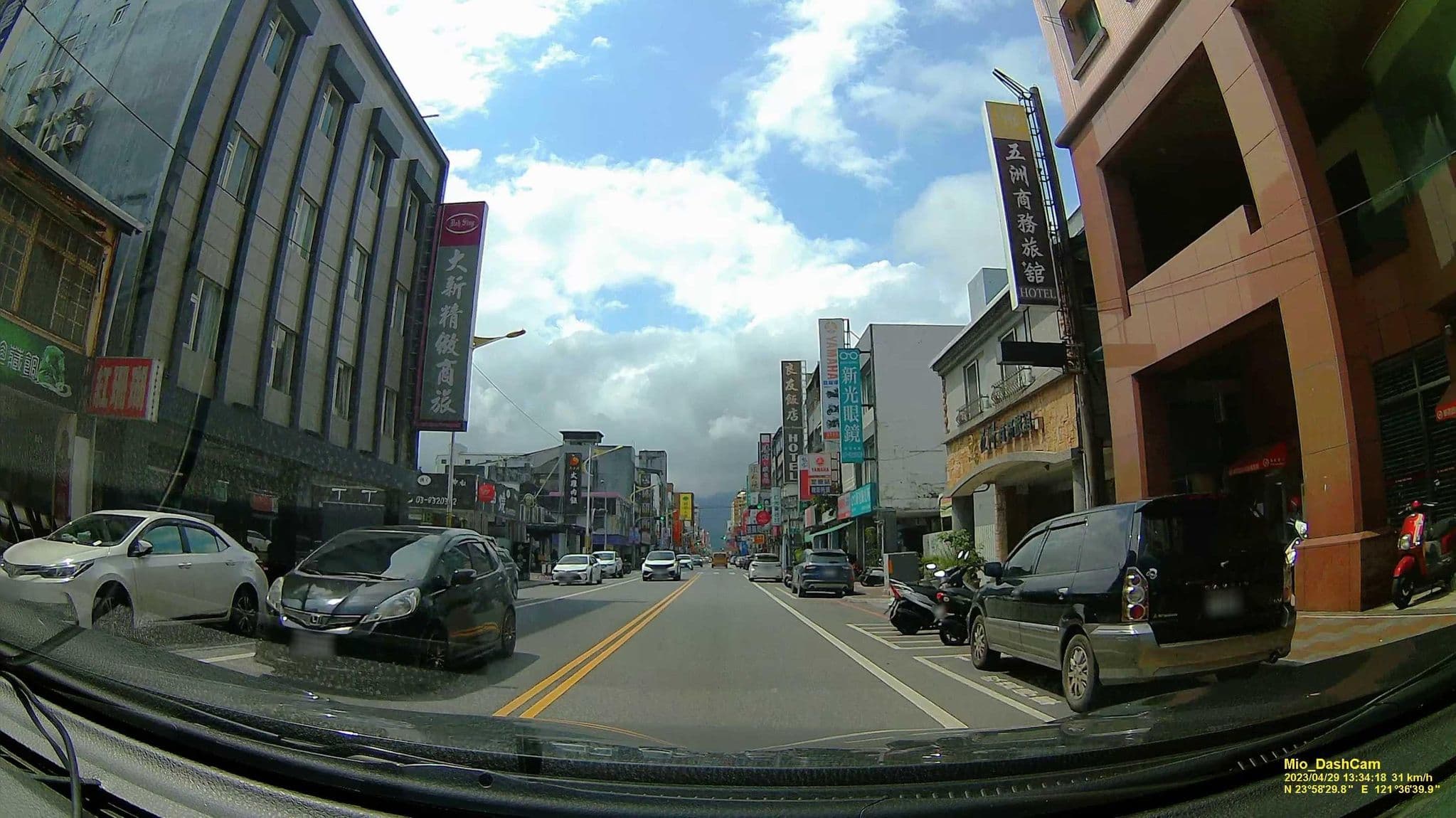 Street view near 一起一起旅店花蓮中山館, Hualien City — © hcyen (CC BY-SA · Mapillary)
