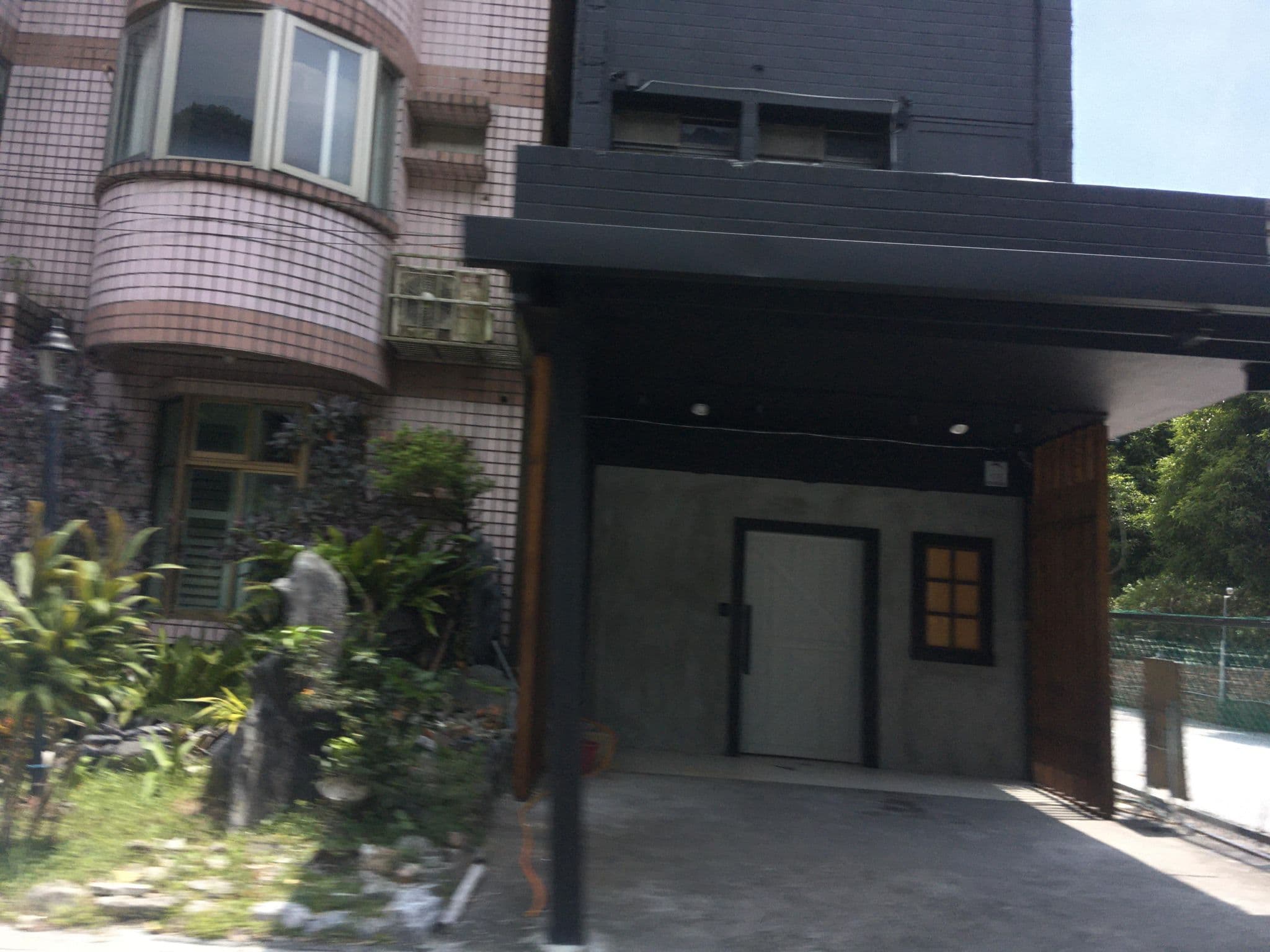 Street view near 愛娜山莊, Yilan — © ChenJJ (CC BY-SA · Mapillary)
