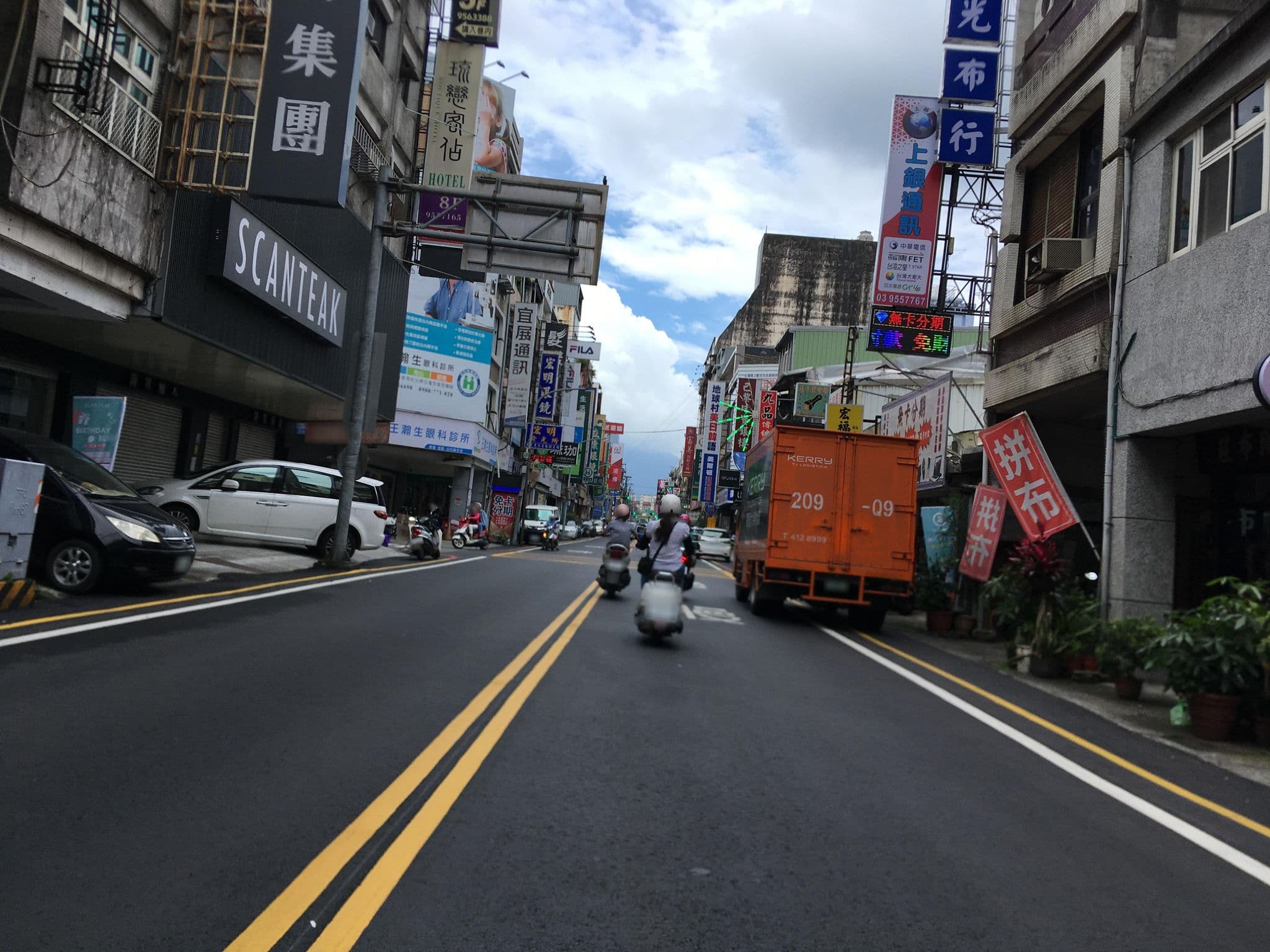 Street view near 貴族旅社, Yilan — © ChenJJ (CC BY-SA · Mapillary)