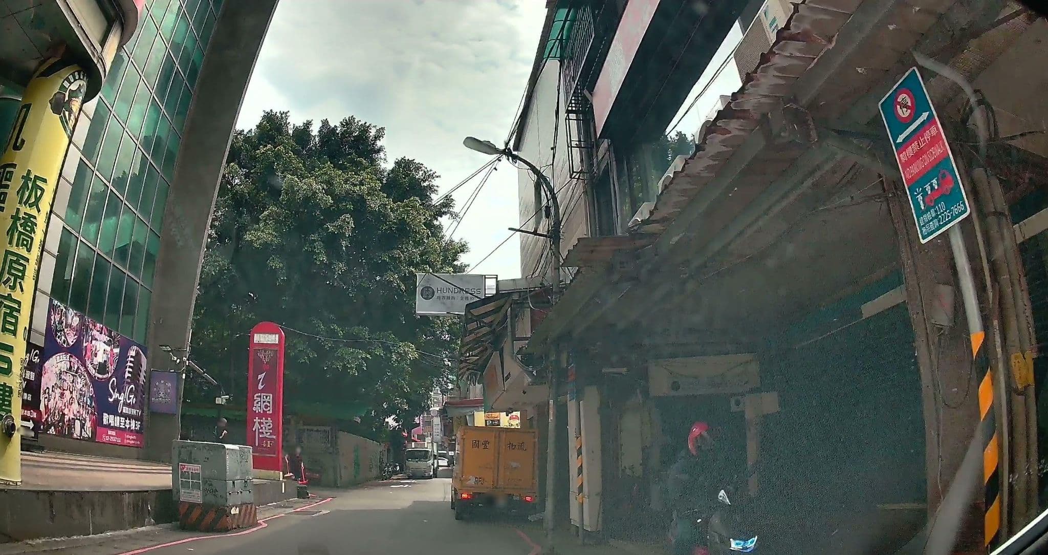 Street view near Capsule hotel Taipei, Banqiao — © irvinfly (CC BY-SA · Mapillary)