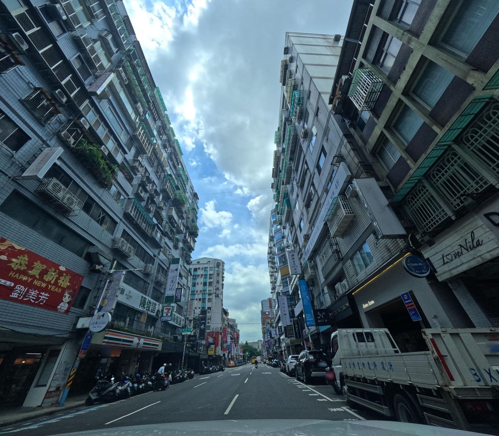 Street view near 睡台北, Banqiao — © alllenwang (CC BY-SA · Mapillary)