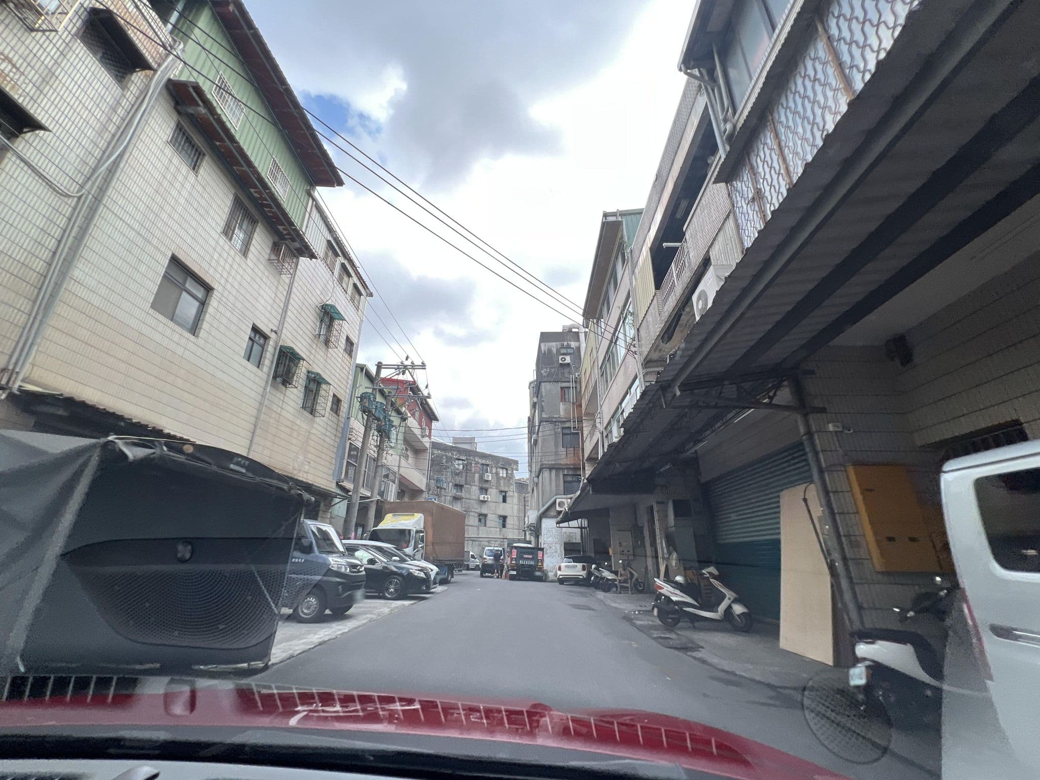 Street view near 美麗殿汽車旅館, Banqiao — © irvinfly (CC BY-SA · Mapillary)