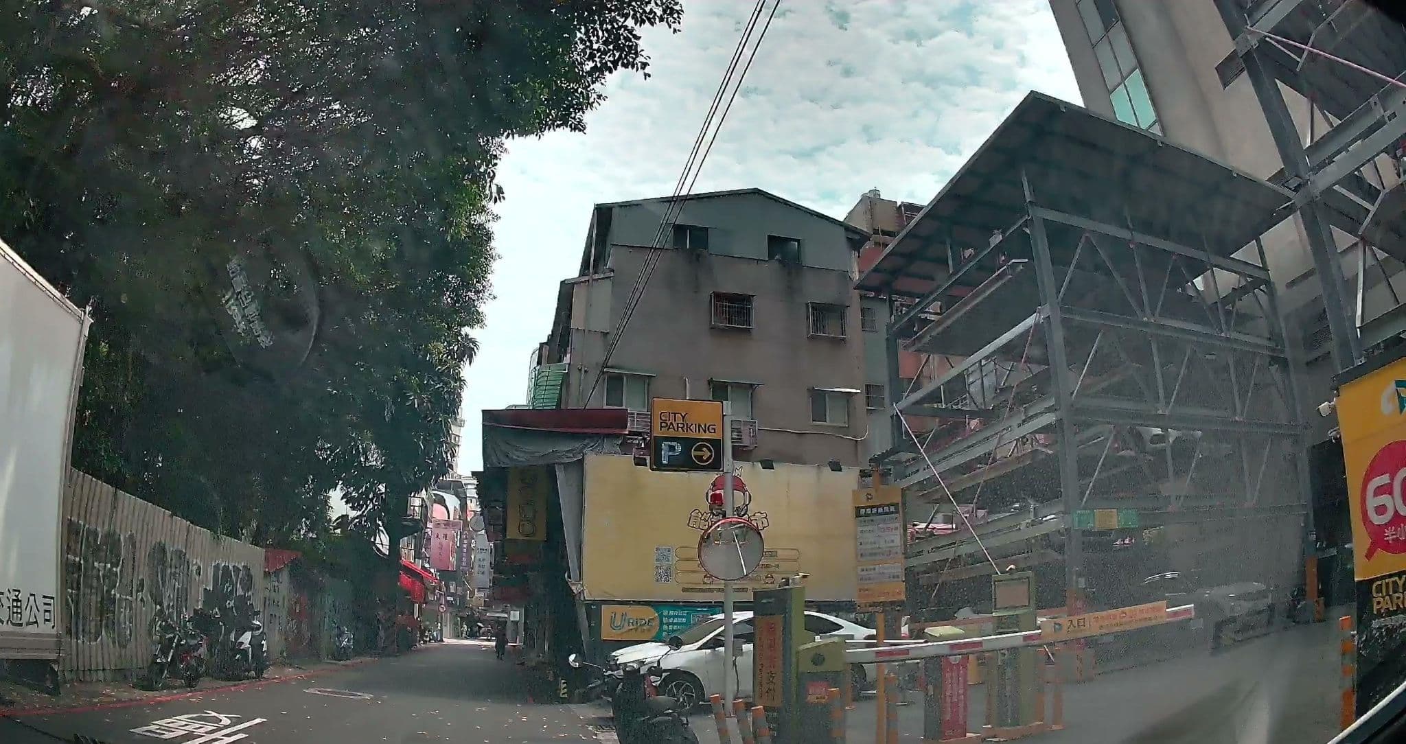 Street view near Jade Hotel, Banqiao — © irvinfly (CC BY-SA · Mapillary)