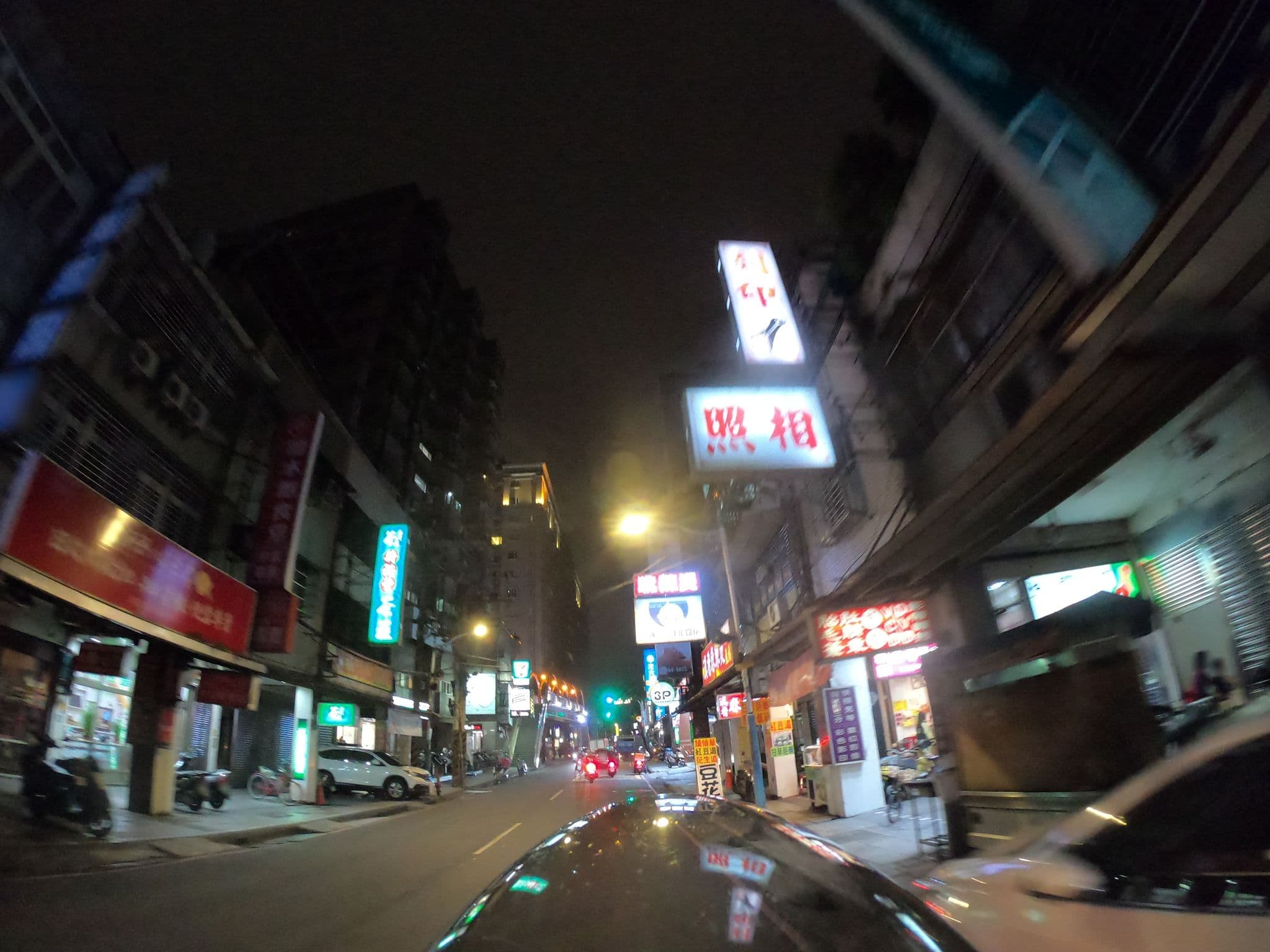 Street view near 華莊大旅社, Banqiao — © heretpe2019 (CC BY-SA · Mapillary)