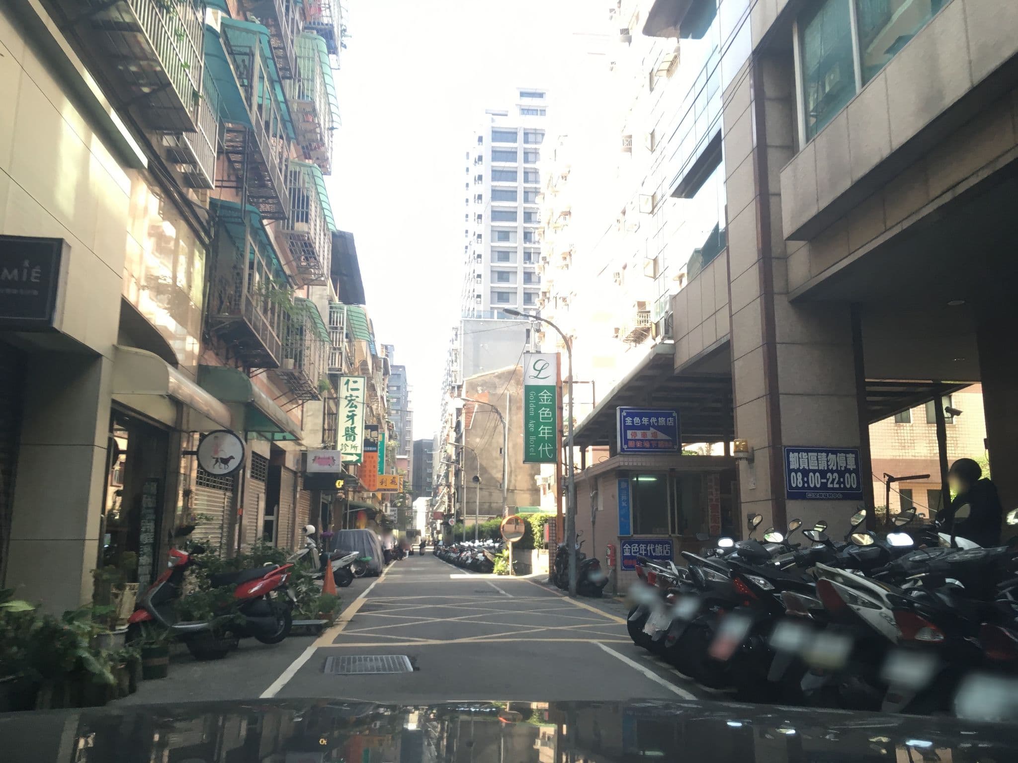 Street view near 金色年代旅店, Banqiao — © raymond2828520 (CC BY-SA · Mapillary)