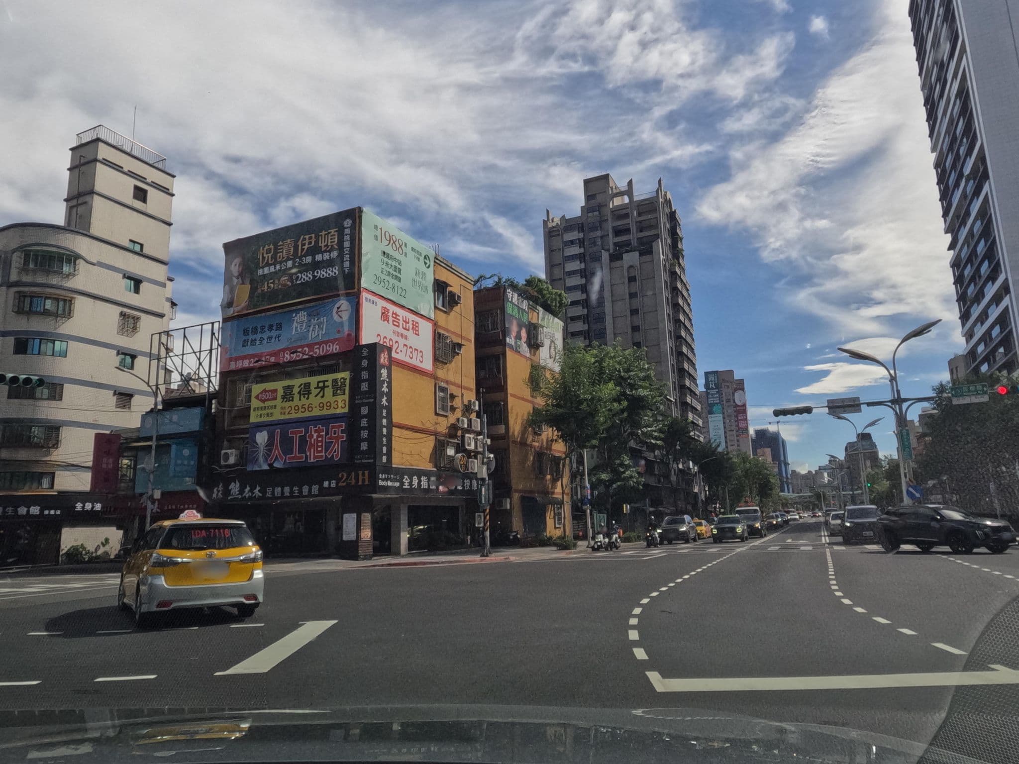 Street view near 悅客商務酒店, Banqiao — © littlebtc (CC BY-SA · Mapillary)