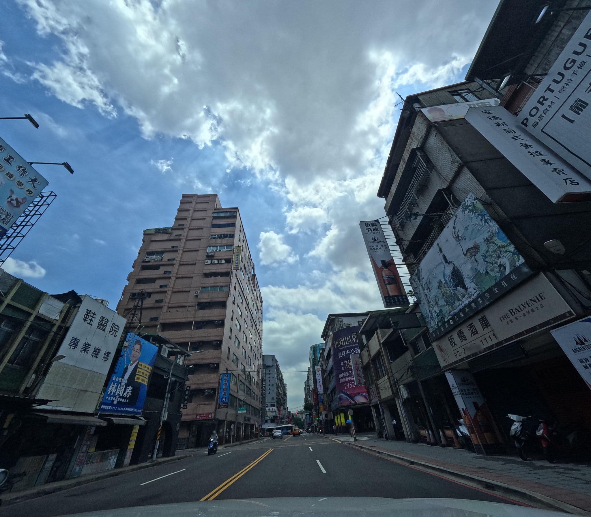 Street view near 黑鴨pipi 民宿, Banqiao — © alllenwang (CC BY-SA · Mapillary)