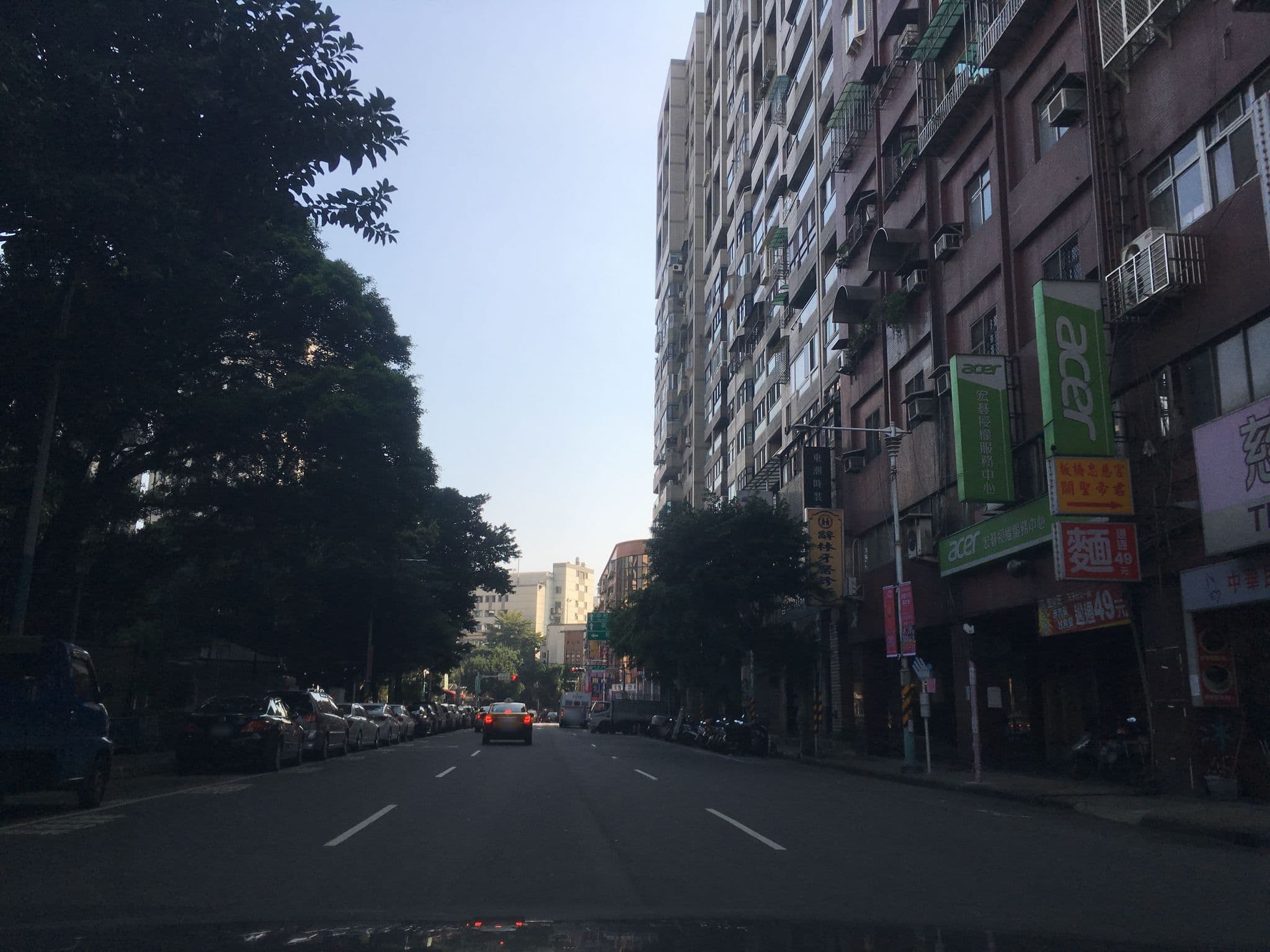 Street view near 首府大旅社, Banqiao — © raymond2828520 (CC BY-SA · Mapillary)