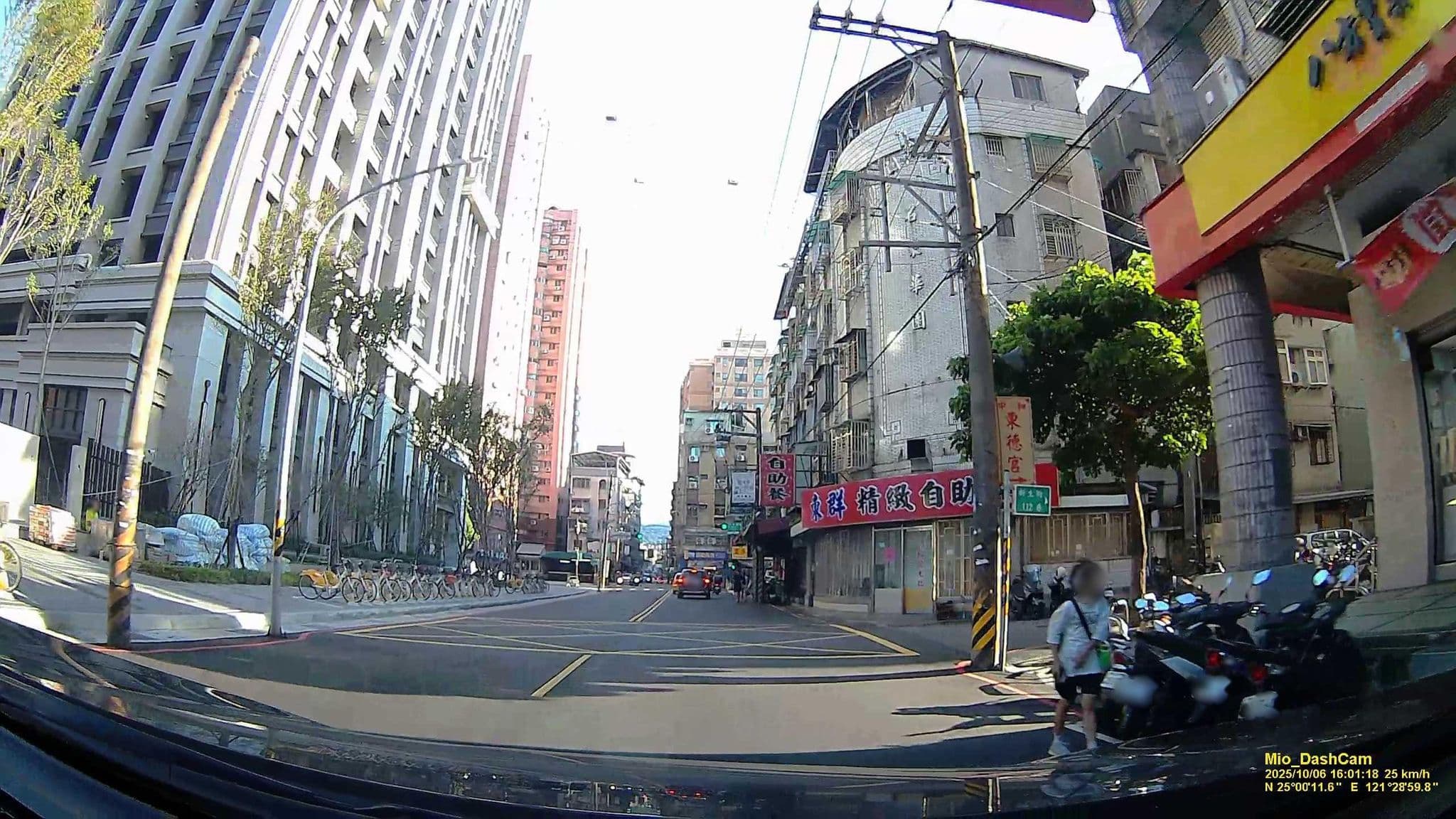 Street view near 青山汽車商務旅館, Banqiao — © hcyen (CC BY-SA · Mapillary)