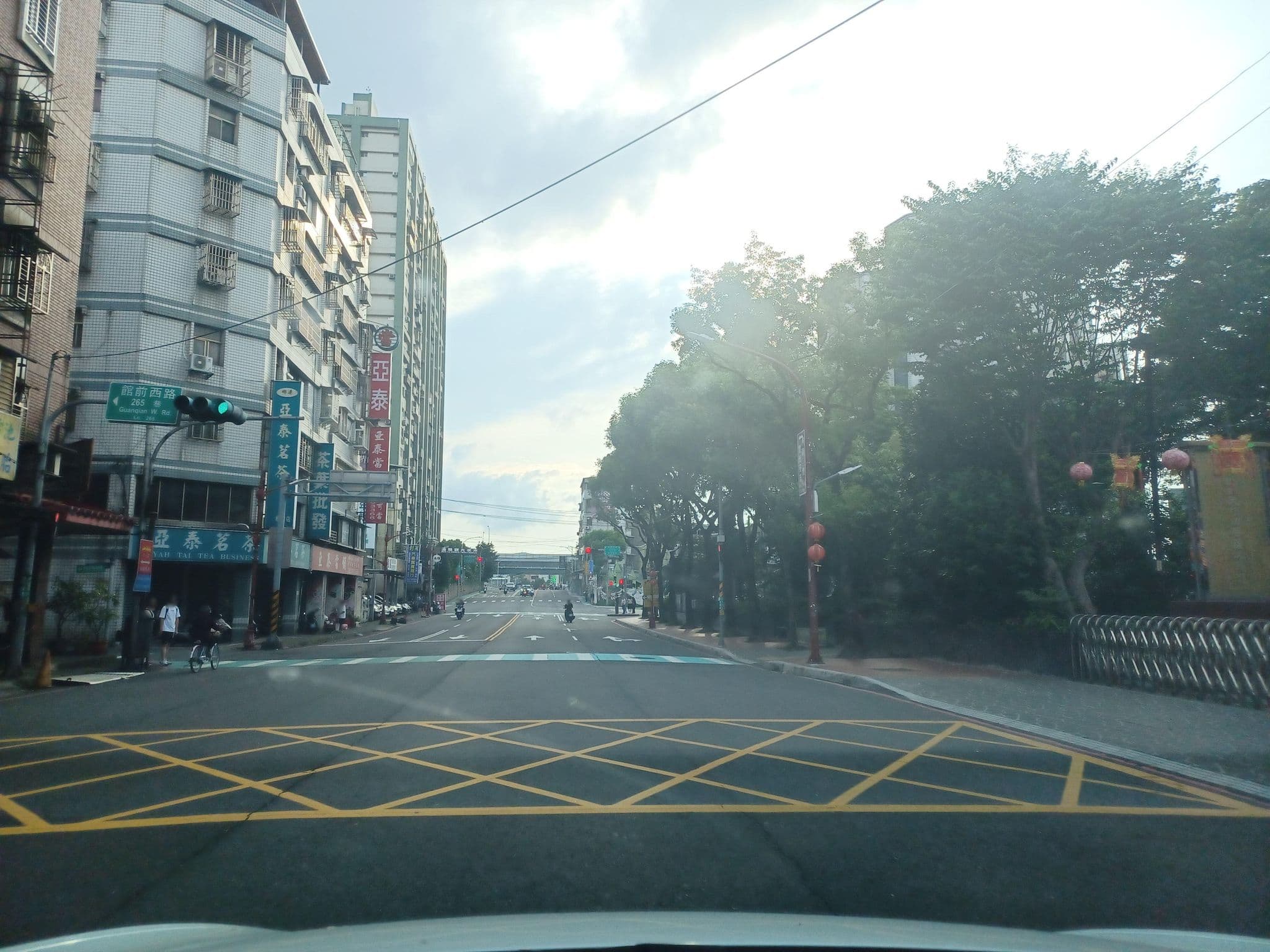 Street view near 佳朋樂居時尚旅館, Banqiao — © lisbethw1130 (CC BY-SA · Mapillary)