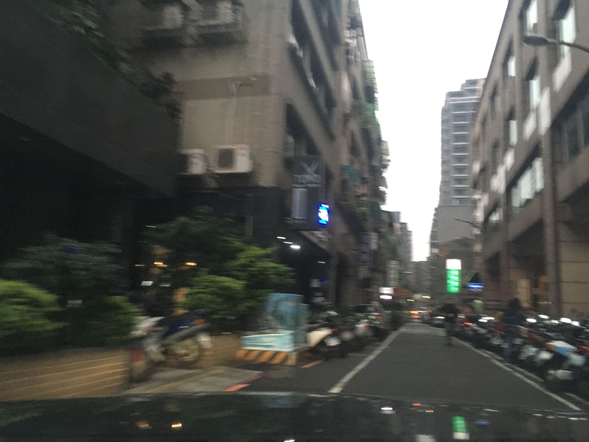 Street view near Champion Hotel, Banqiao — © raymond2828520 (CC BY-SA · Mapillary)