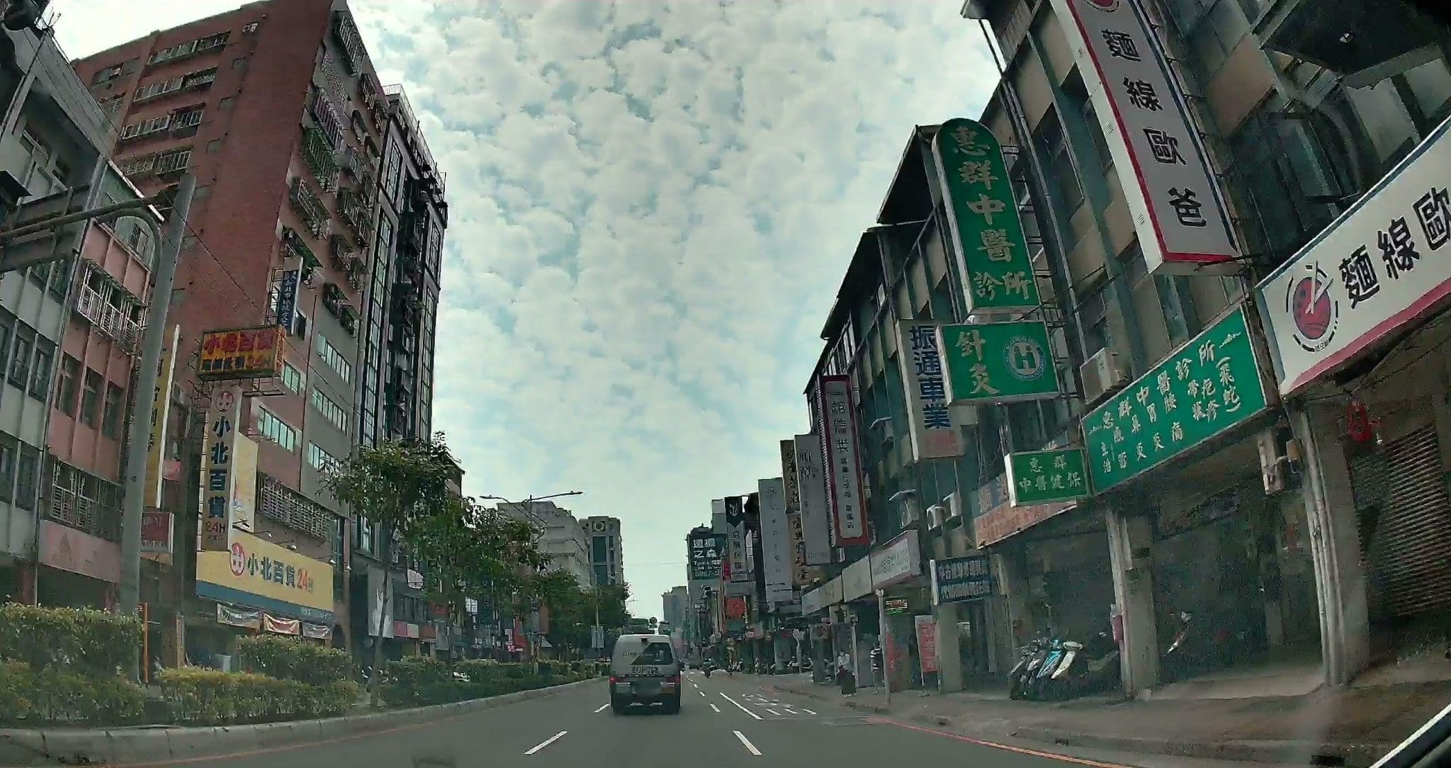 Street view near 國泰大旅社, Banqiao — © irvinfly (CC BY-SA · Mapillary)