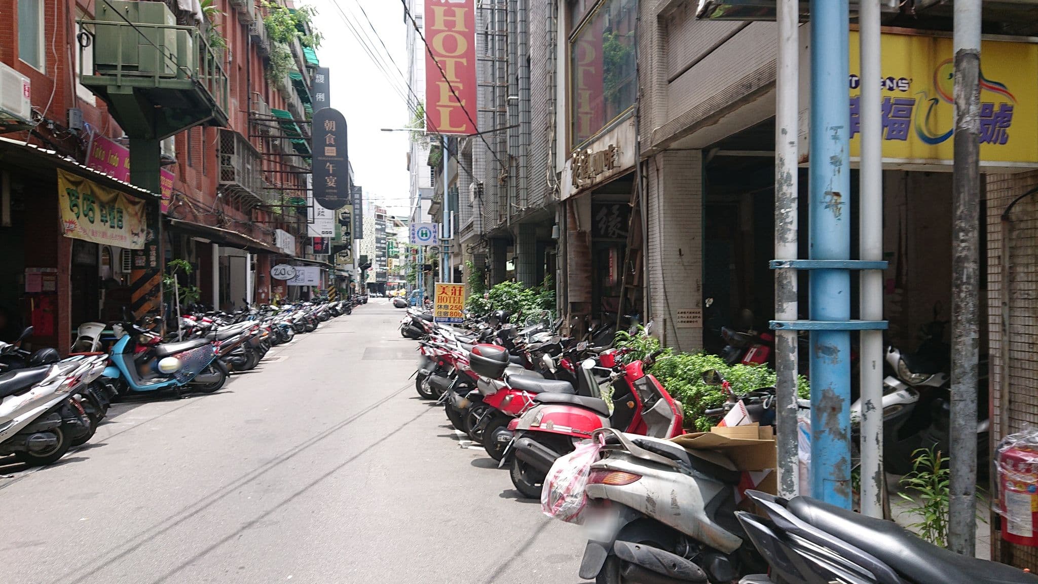 Street view near 板橋悅喜飯店, Banqiao — © alllenwang (CC BY-SA · Mapillary)