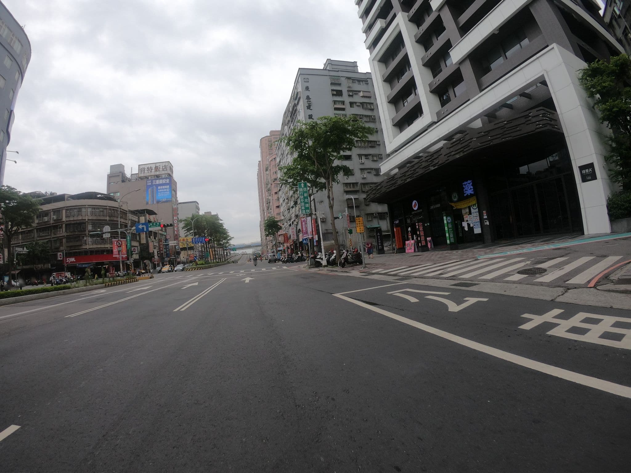 Street view near 朝代旅社, New Taipei City — © heretpe2019 (CC BY-SA · Mapillary)