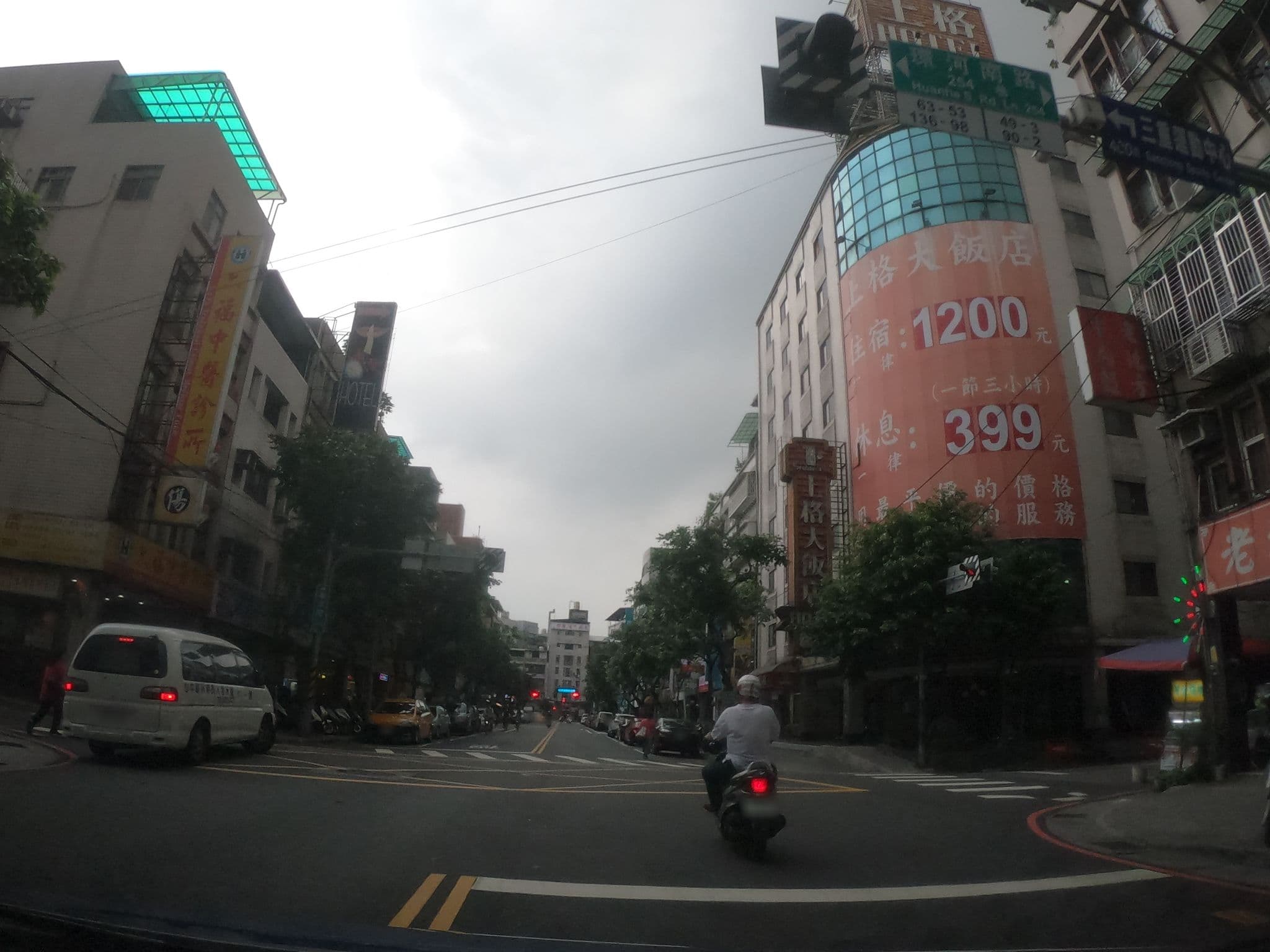 Street view near 伽洲賓館, New Taipei City — © heretpe2019 (CC BY-SA · Mapillary)