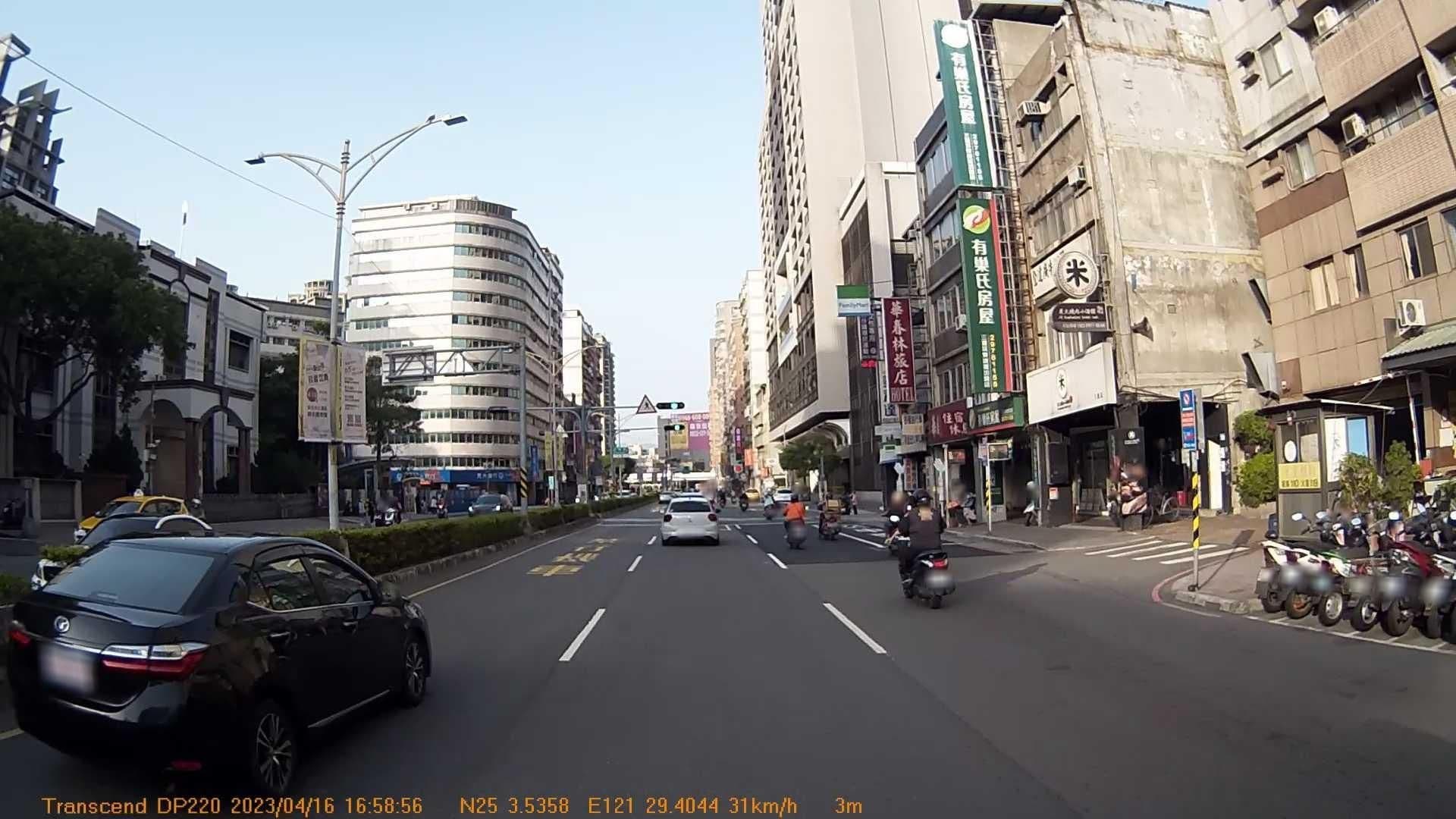 Street view near 華春林大旅社, New Taipei City — © hcyen (CC BY-SA · Mapillary)
