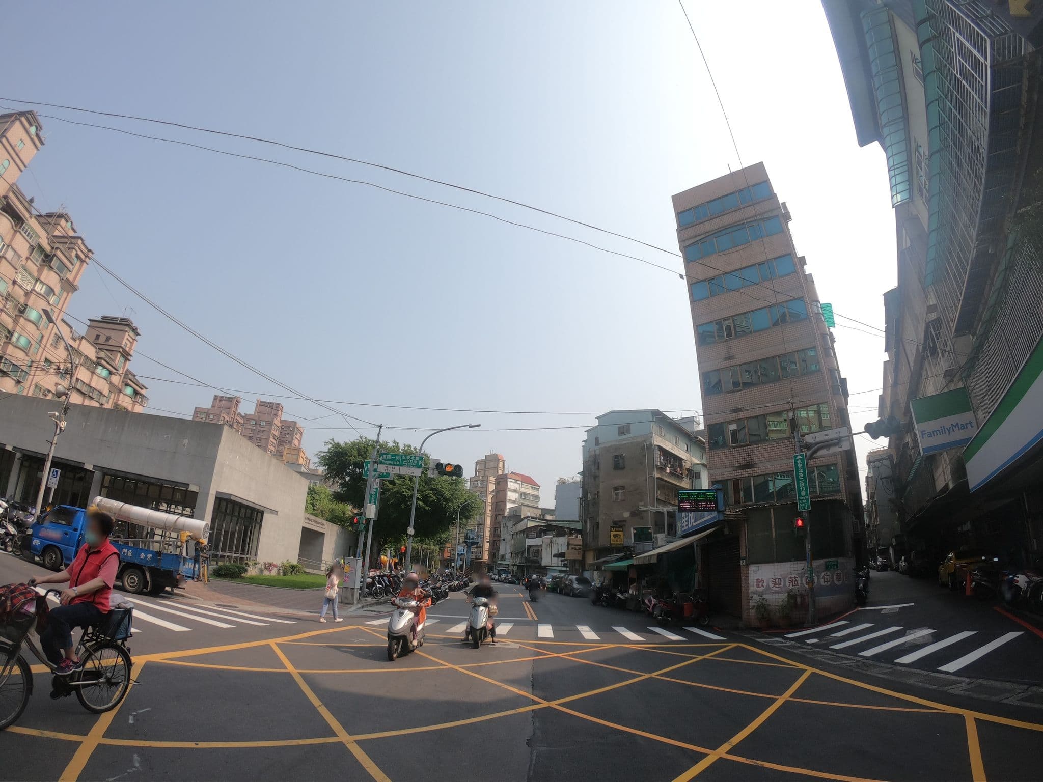 Street view near 薇薇精品旅館, New Taipei City — © heretpe2019 (CC BY-SA · Mapillary)