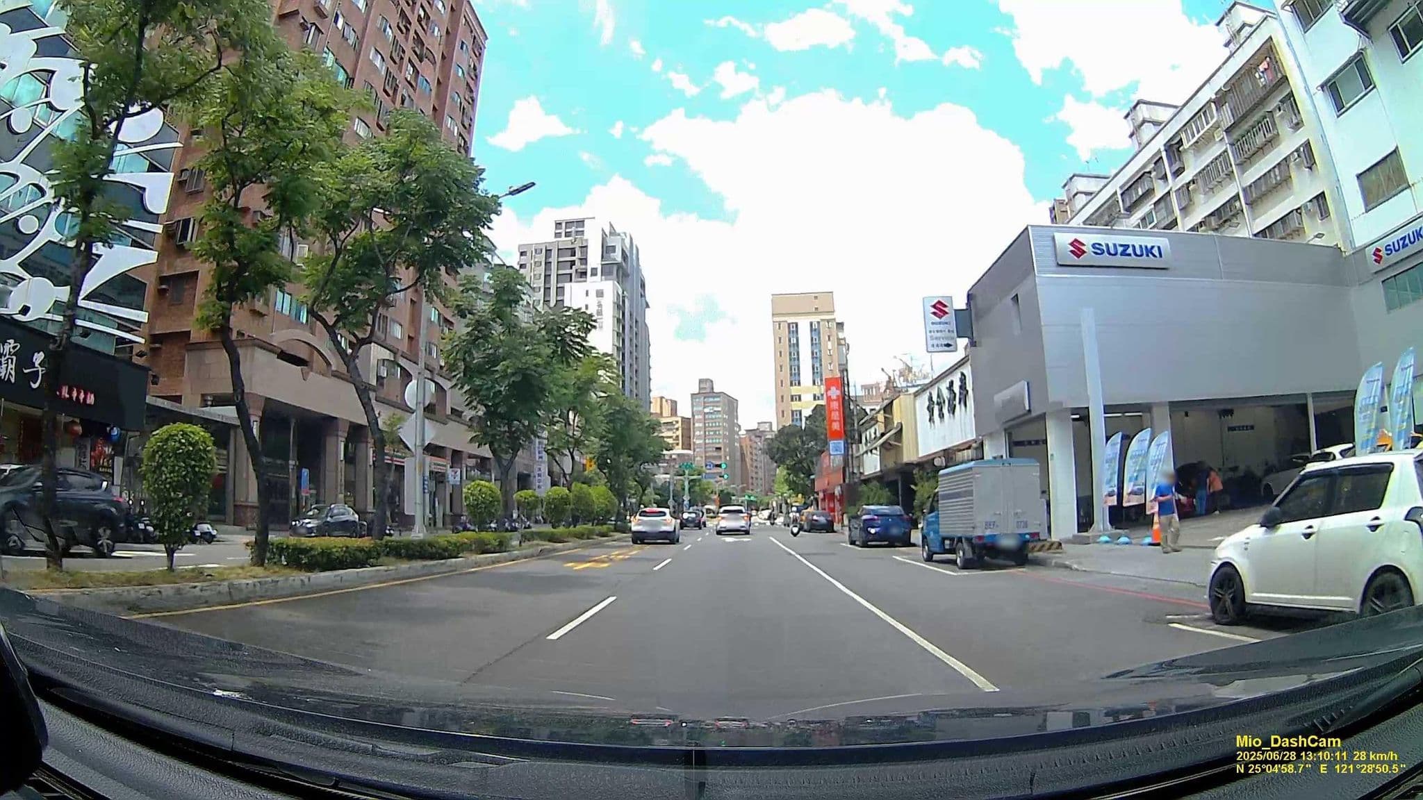 Street view near Hotel G7 Taipei, New Taipei City — © hcyen (CC BY-SA · Mapillary)
