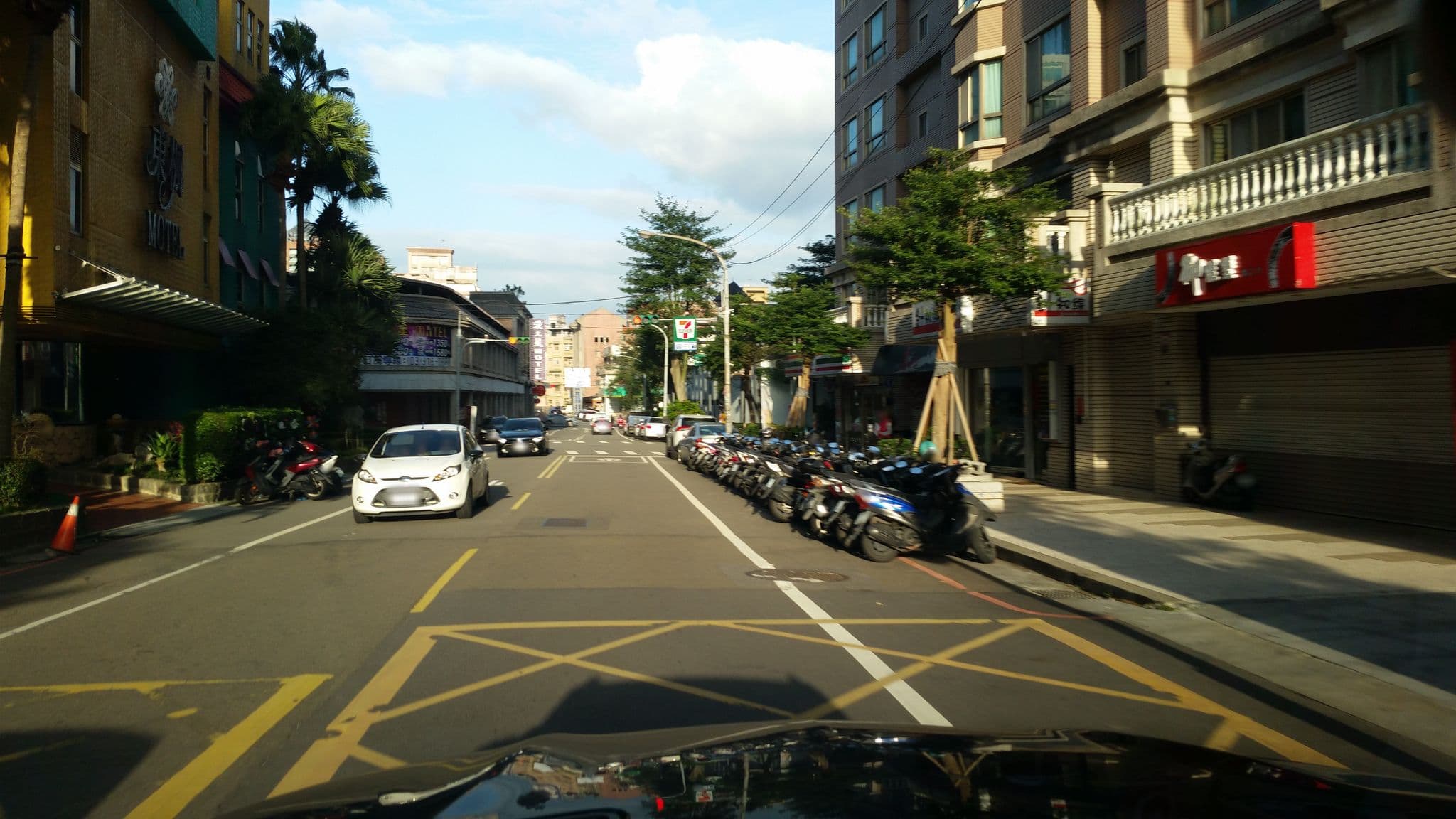 Street view near 東楓時尚汽車旅館, New Taipei City — © andylin (CC BY-SA · Mapillary)