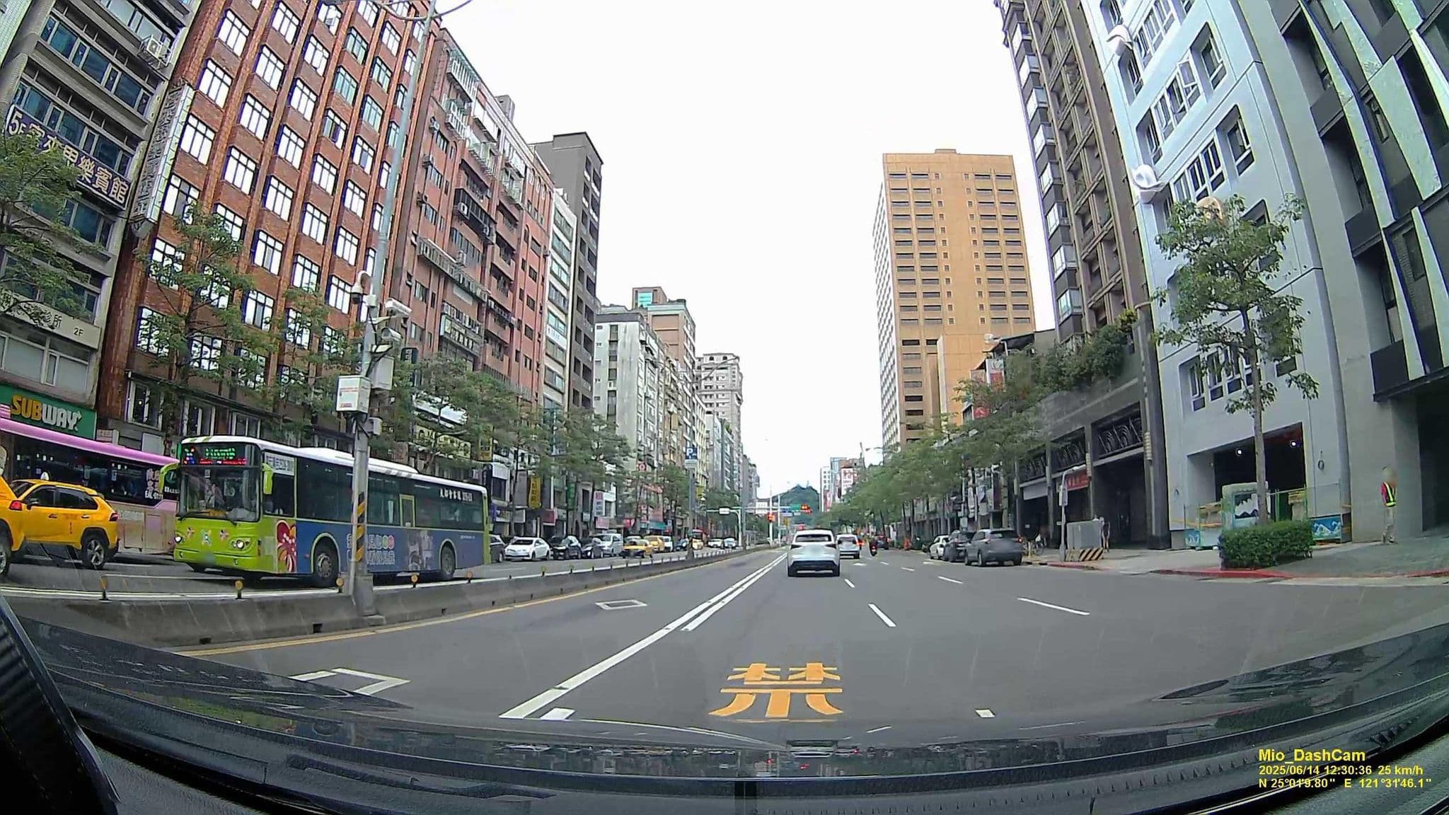Street view near 客來思樂賓館, Taipei — © hcyen (CC BY-SA · Mapillary)